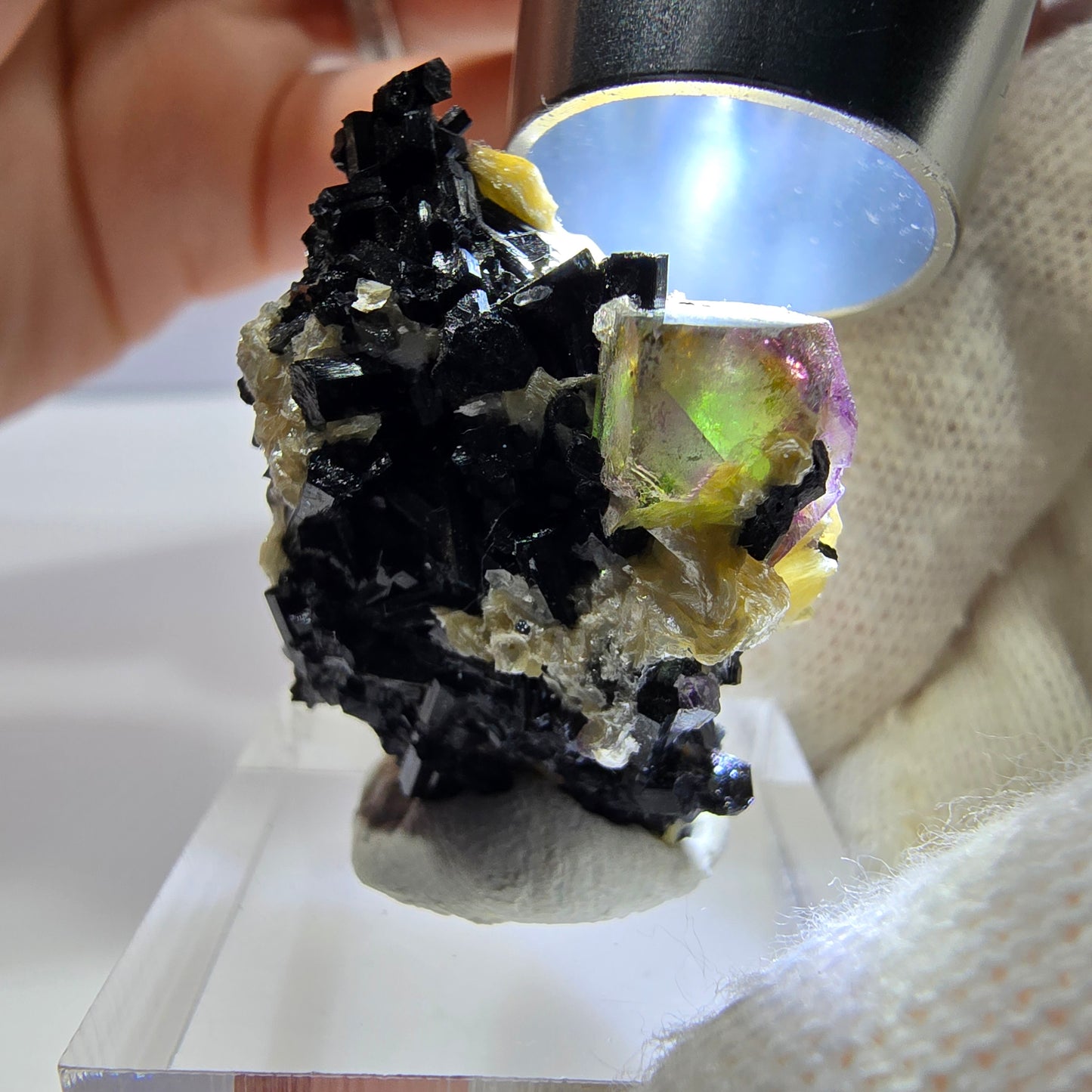 Spécimen de fluorite fantôme colorée, tourmaline scholle, muscovite, Erongo, Namibie, 33 x 25 x 19 mm