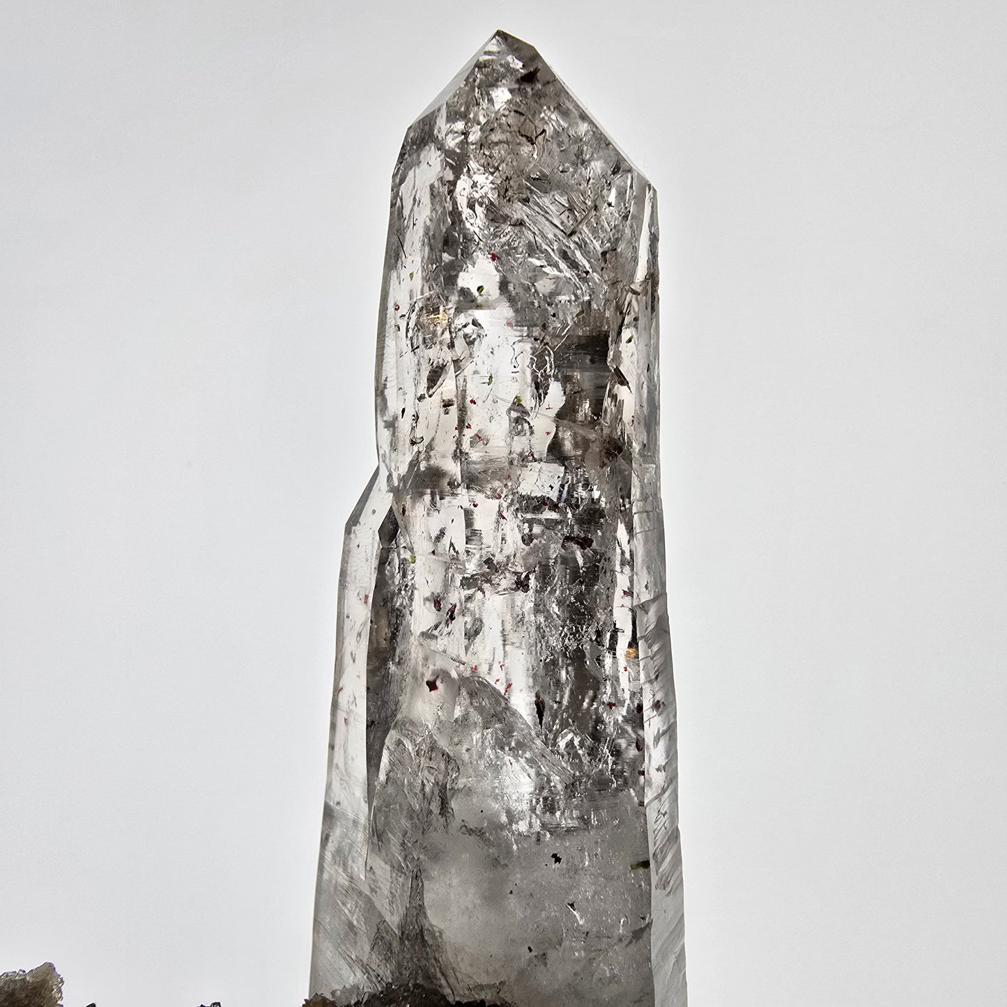 Quartz fumé Harlequin DT, calcite UV sur matrice, spécimen Valentine Pocket, Namibie, 96 x 46 x 53 mm