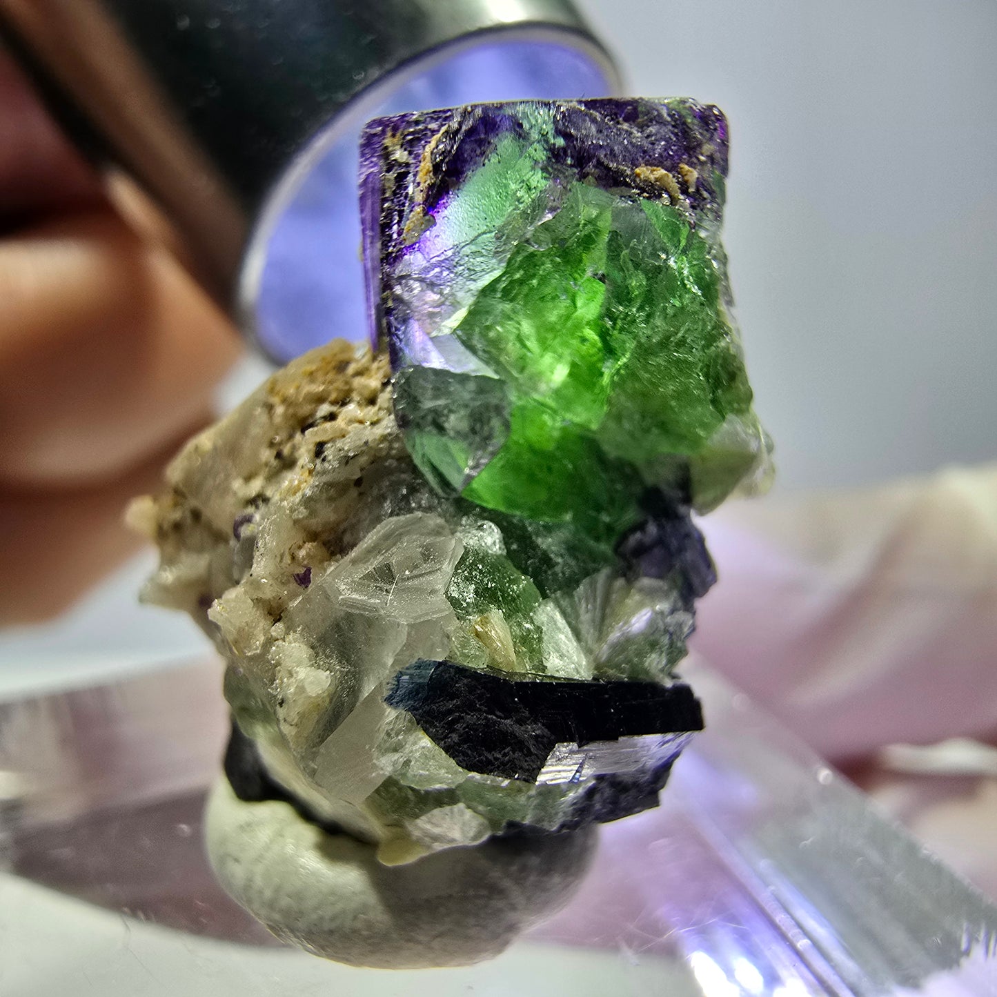 Cube de fluorite fantôme, zonal, muscovite, spécimen de tourmaline Schorl, Erongo, Namibie, 24 x 17 x 13 mm