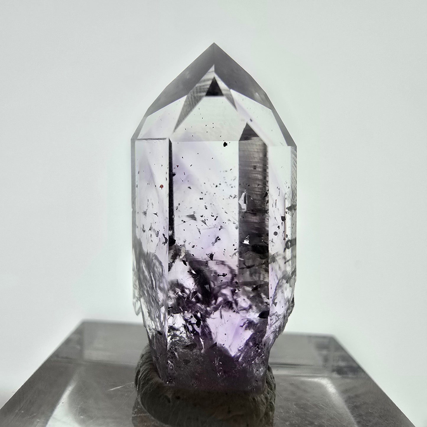 Améthyste fantôme avec hématite, mine Streep, Goboboseb, Namibie, 27 x 14 x 11 mm