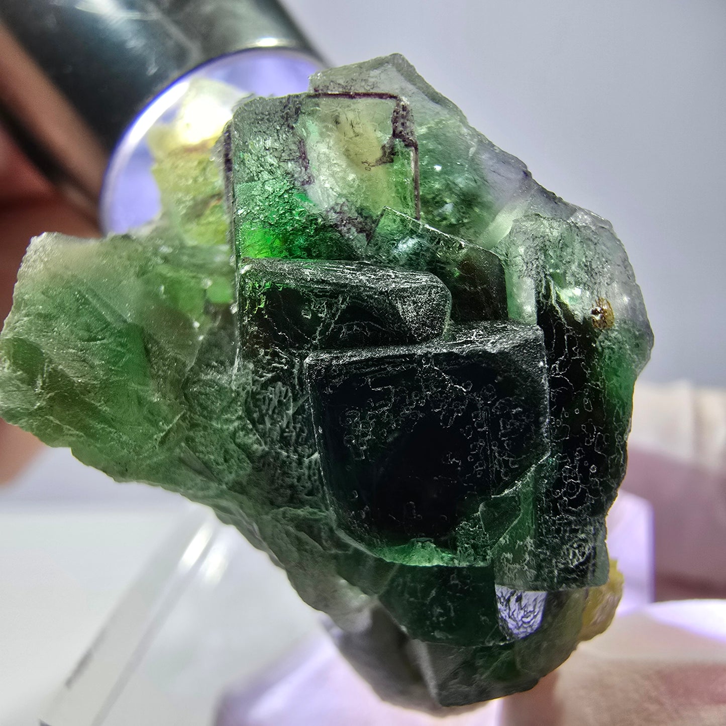 Cube de fluorite fantôme, muscovite et hyalite, spécimen d'Erongo, Namibie, 34 x 23 x 22 mm