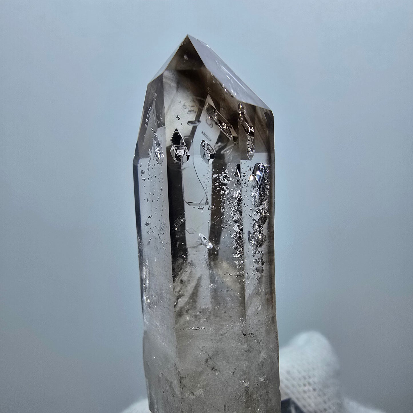 Quartz fumé fantôme transparent DT Scepter Point Goboboseb, Namibie 52 x 19 x 11 mm
