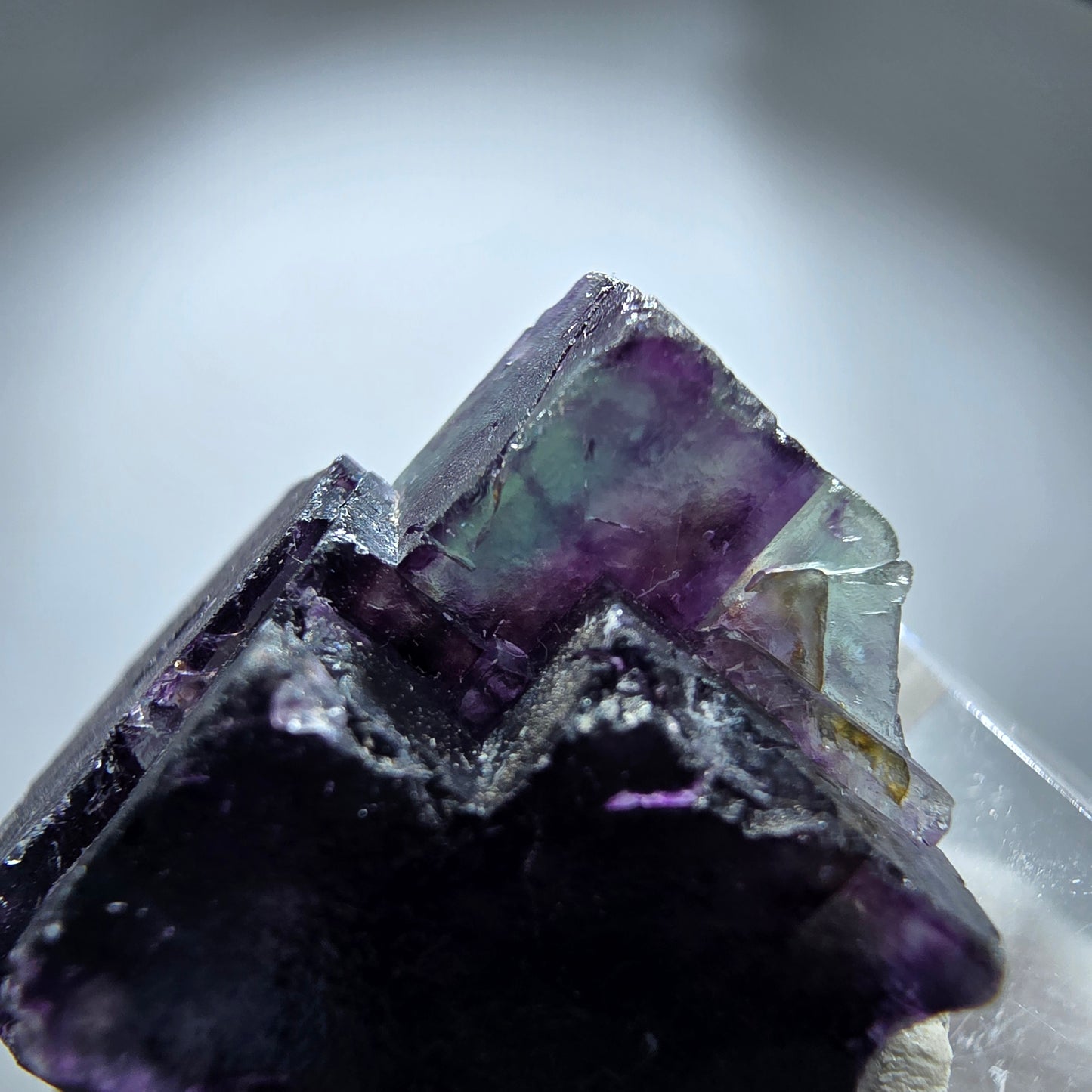 Spécimen rare de cube de fluorite fantôme, vert zonal et violet, Okorusu, Namibie, 31 x 27 x 21 mm