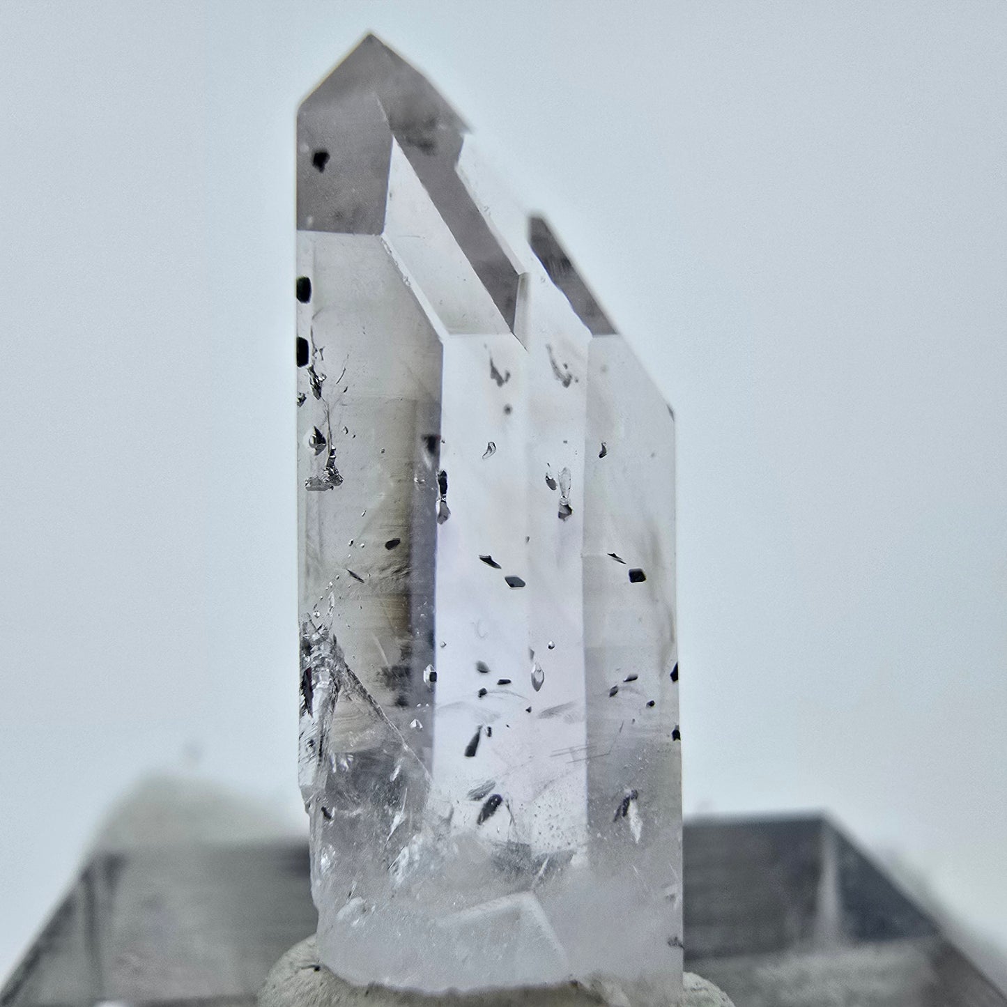 Klarer Phantom Hämatit Amethyst Kristall Streep Mine Goboboseb, Namibia 25*8*9mm