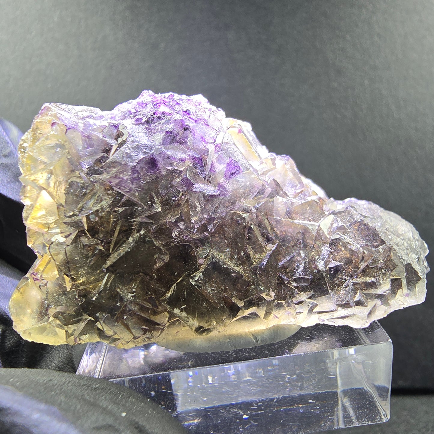 Seltene Honey Pocket Phantom Fluorit XX Würfel Stufe 46*22*23mm Okorusu, Namibia