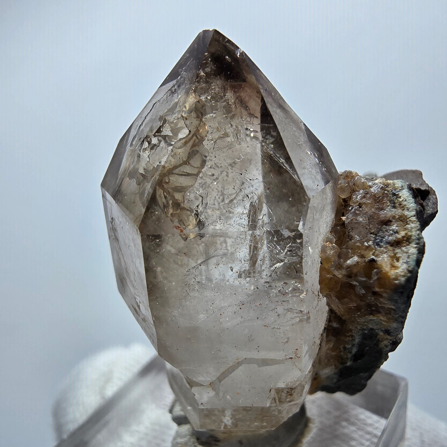Amas de quartz fumé fantôme transparent, Goboboseb, Namibie, 39 x 36 x 28 mm