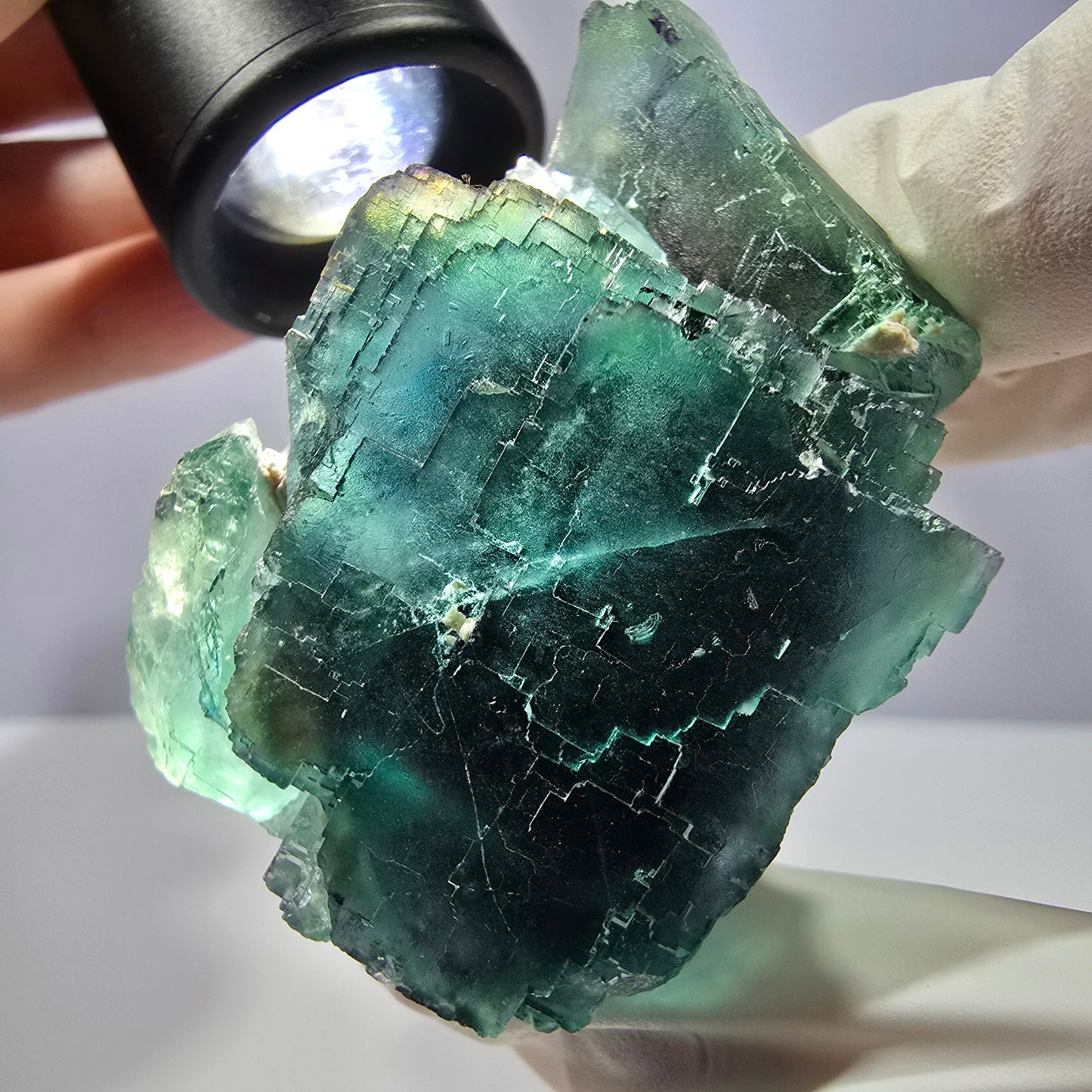 Spécimen de cube de fluorite fantôme, parqueté vert violet Okorusu, Namibie 56*46*43 mm