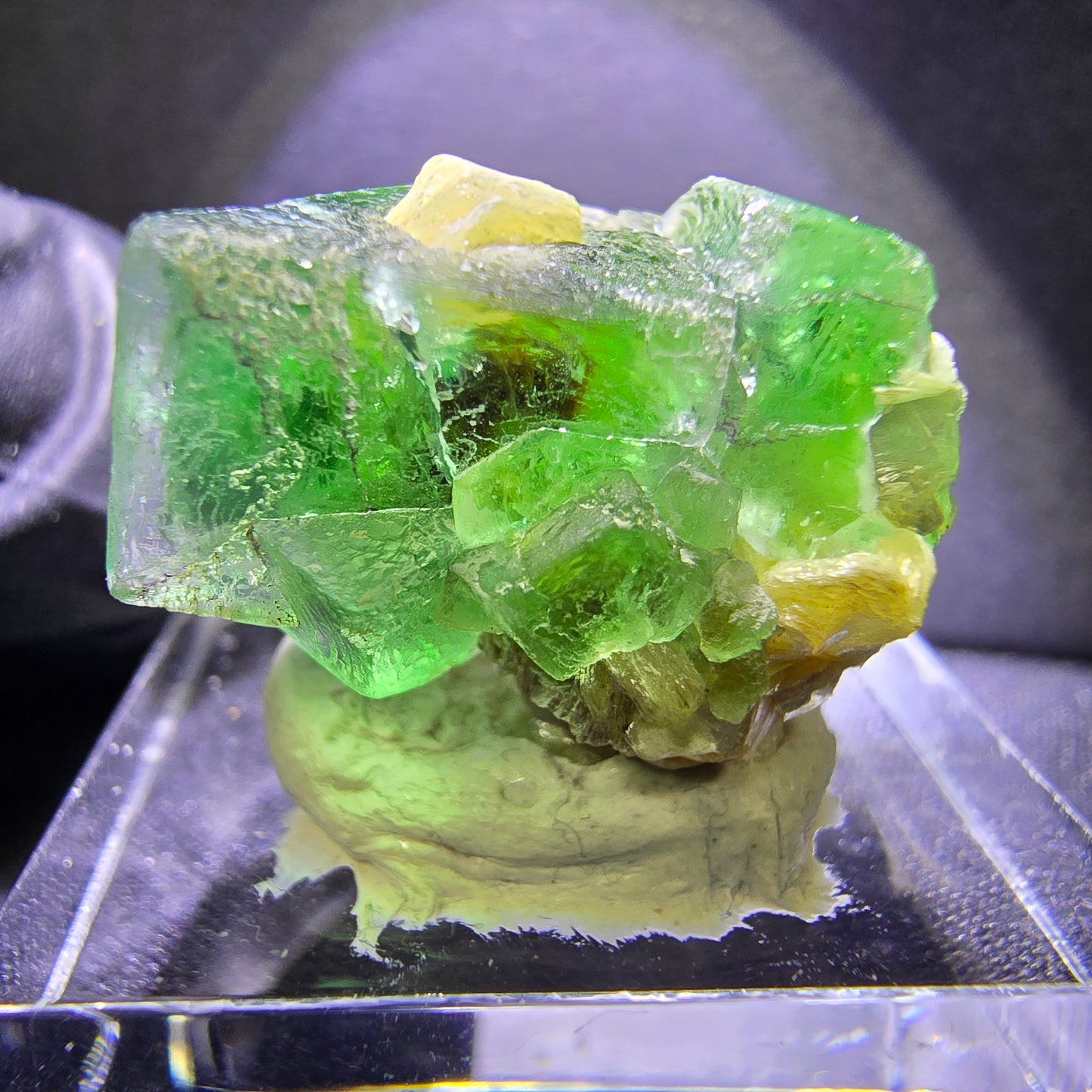 TOP Phantom Fluorit mit Muskovit grün 20*17*12mm Erongo, Namibia Sammlung