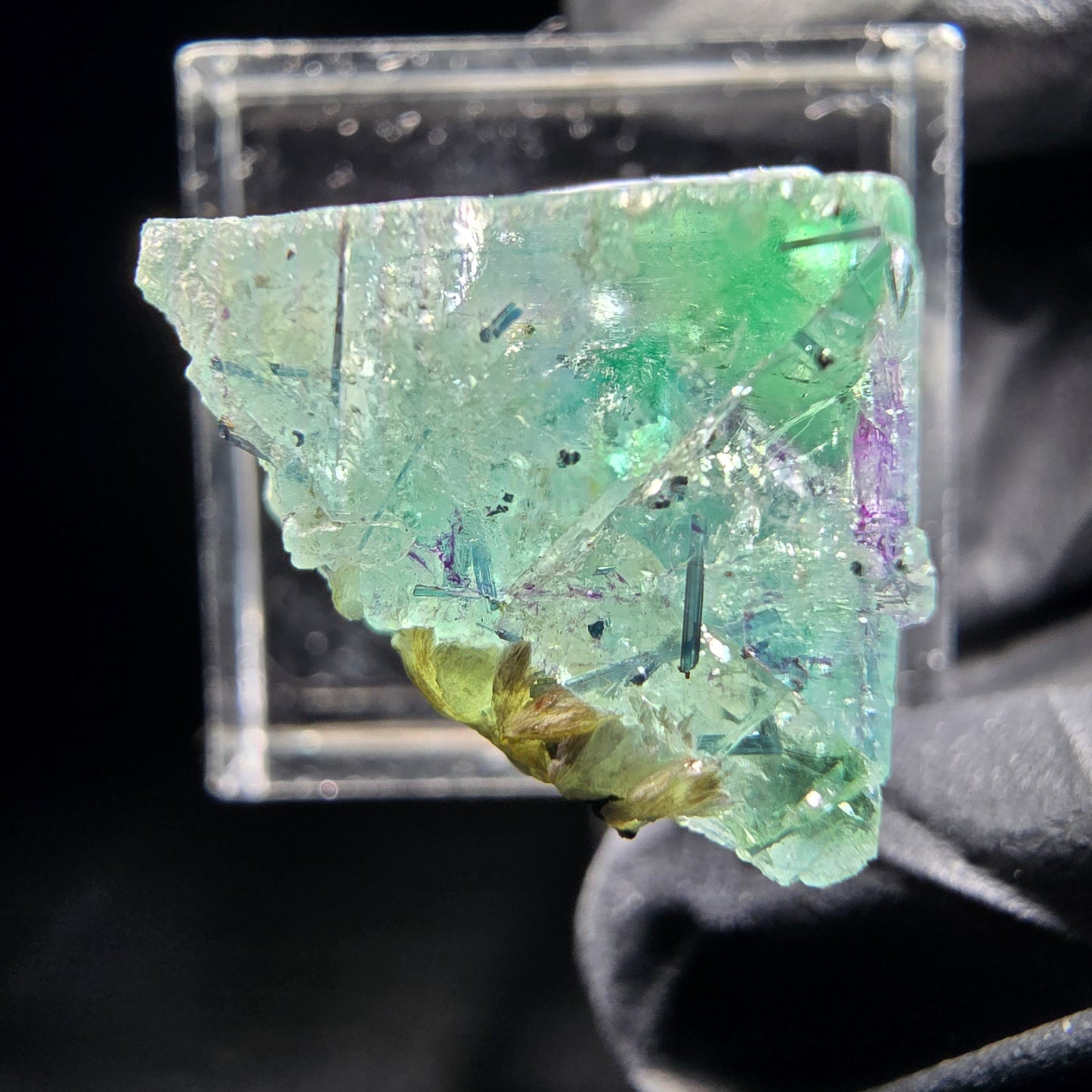 Phantom Fluorit Würfel mit Schörl Turmalin Erongo, Namibia 20*18*15mm Sammlung
