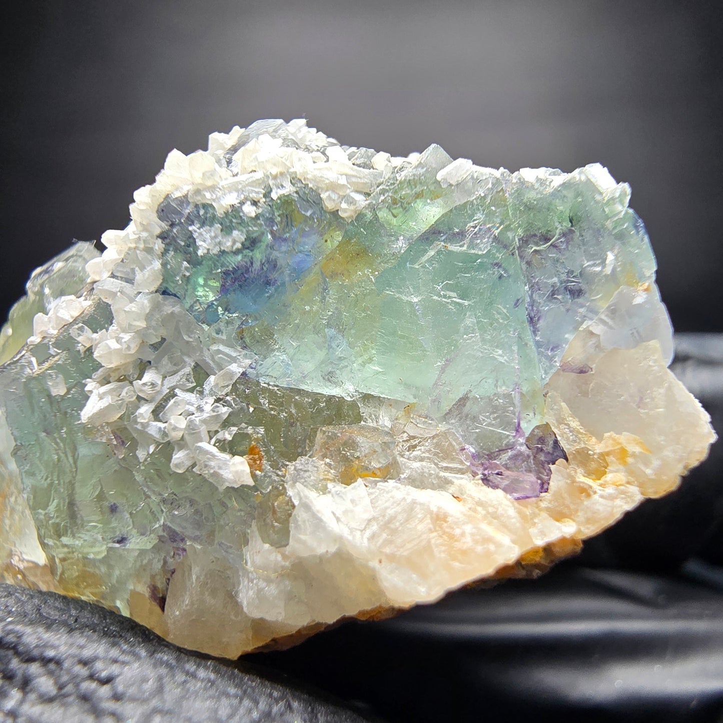 Cube de fluorite fantôme étagé, vert, bleu, violet, Omehane, namibie, 46x28x24mm