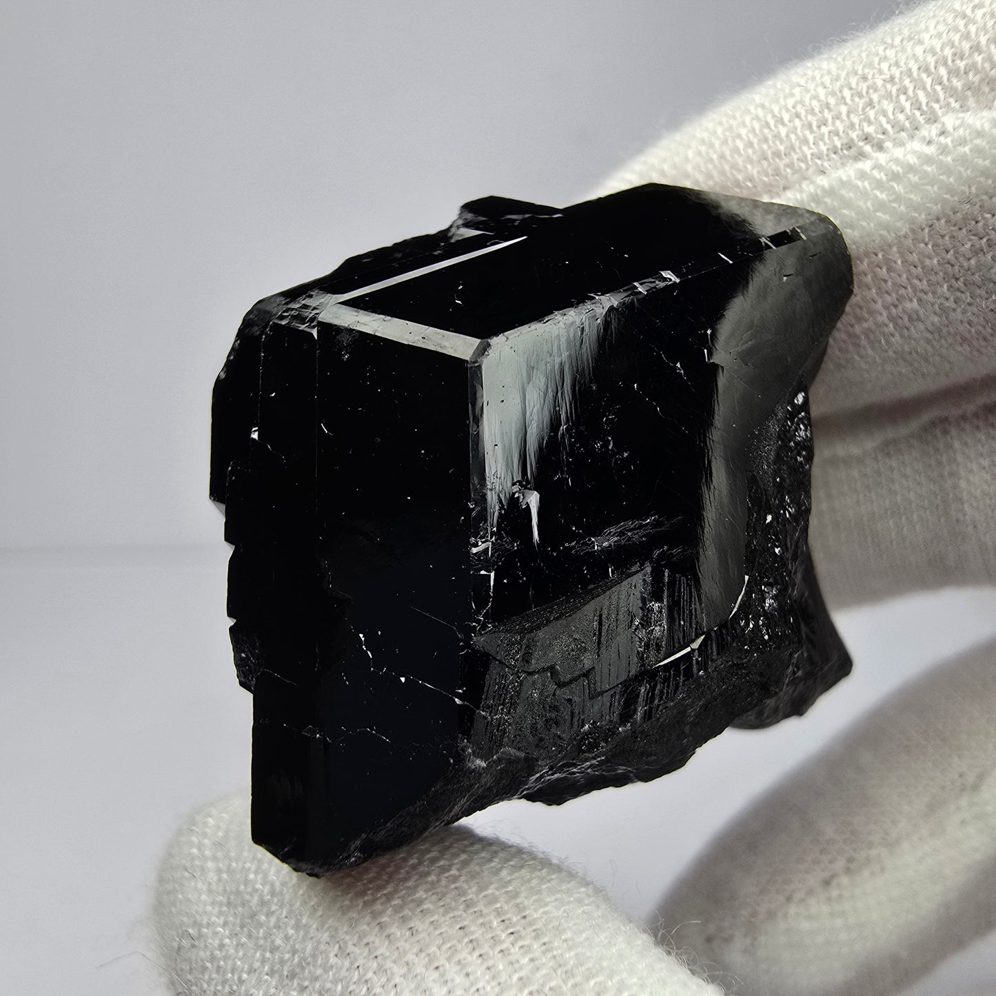 Symmetrischer Schörl Turmalin mit Hyalit Erongo, Namibia 37*35*30mm Sammlung