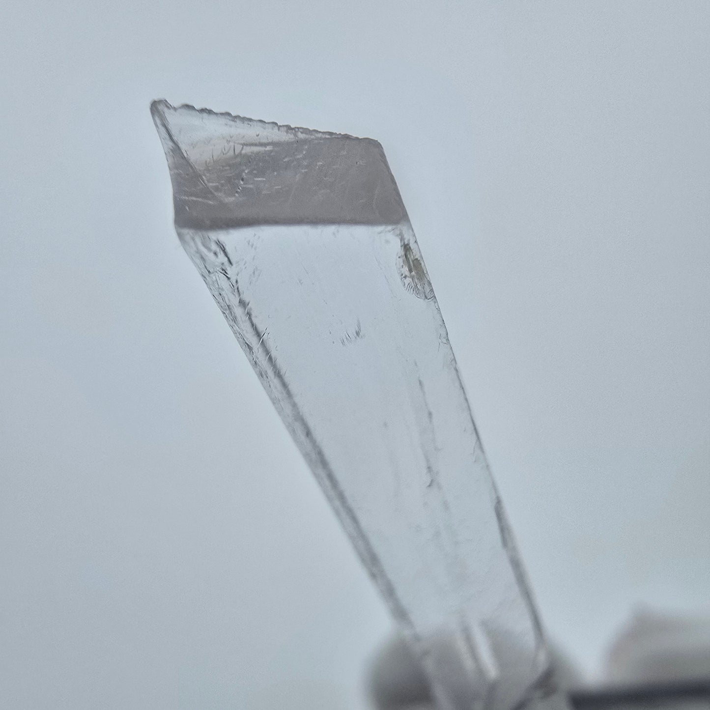 Seltener Kunzit X Spodumen Kristall weiß UV Mineral 55*5*4mm aus Brasilien