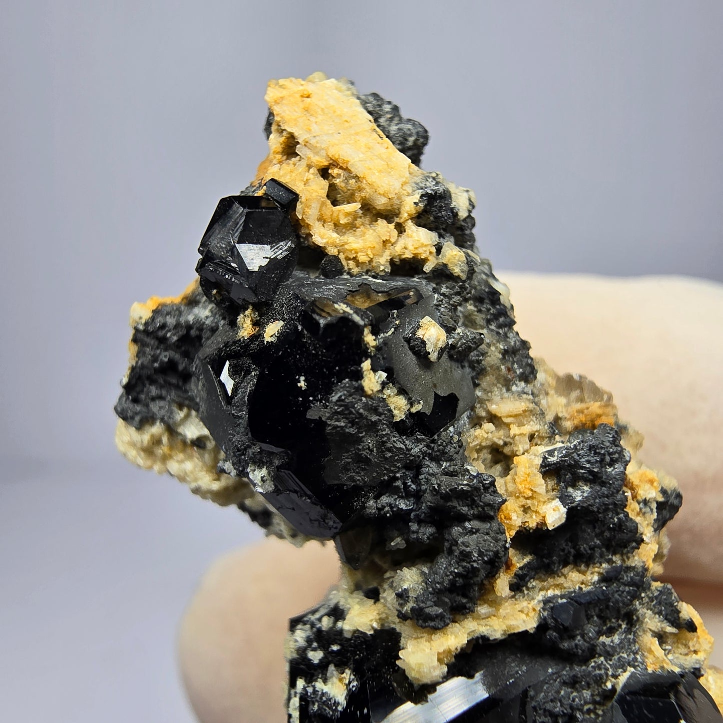 Symm. Schörl Turmaline Orthoklas Stufe Erongo, Namibia 34*20*17mm Sammlung