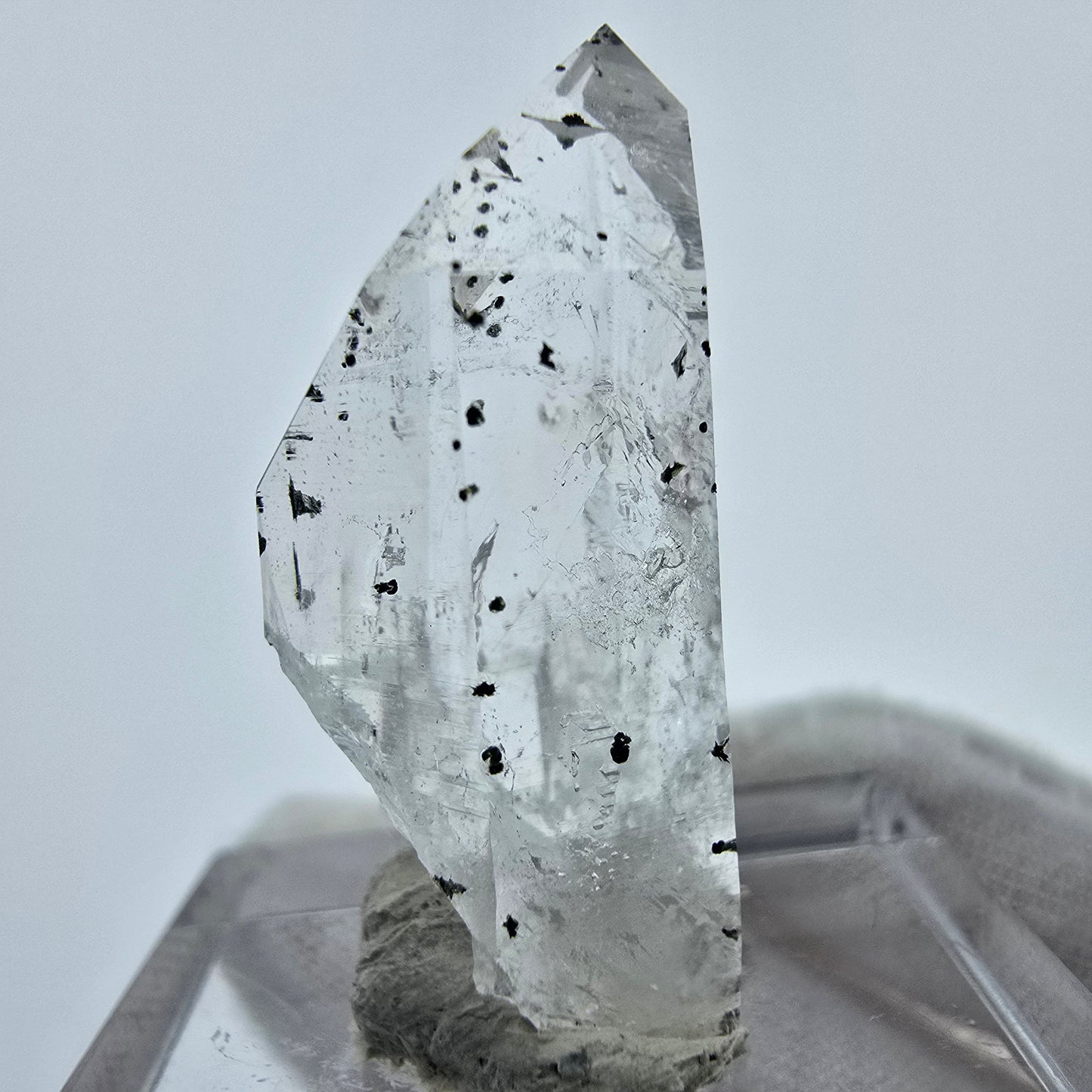 Cristal de quartz hématite fantôme transparent, Streep Mine, Goboboseb, Namibie, 28 x 12 x 11 mm