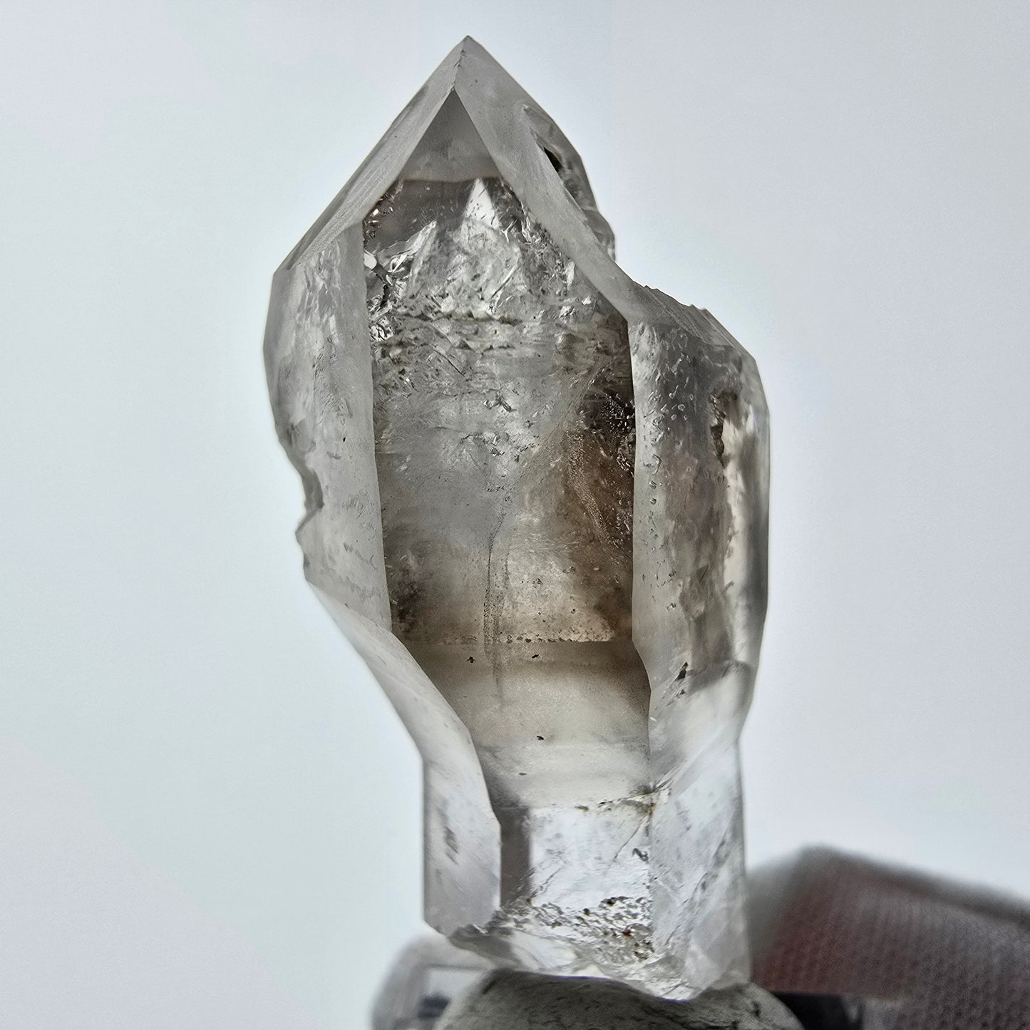 Enhydro Phantom Smoky Quartz Sceptre Tip 2x Bubble Goboboseb, Namibie 52*27*20mm