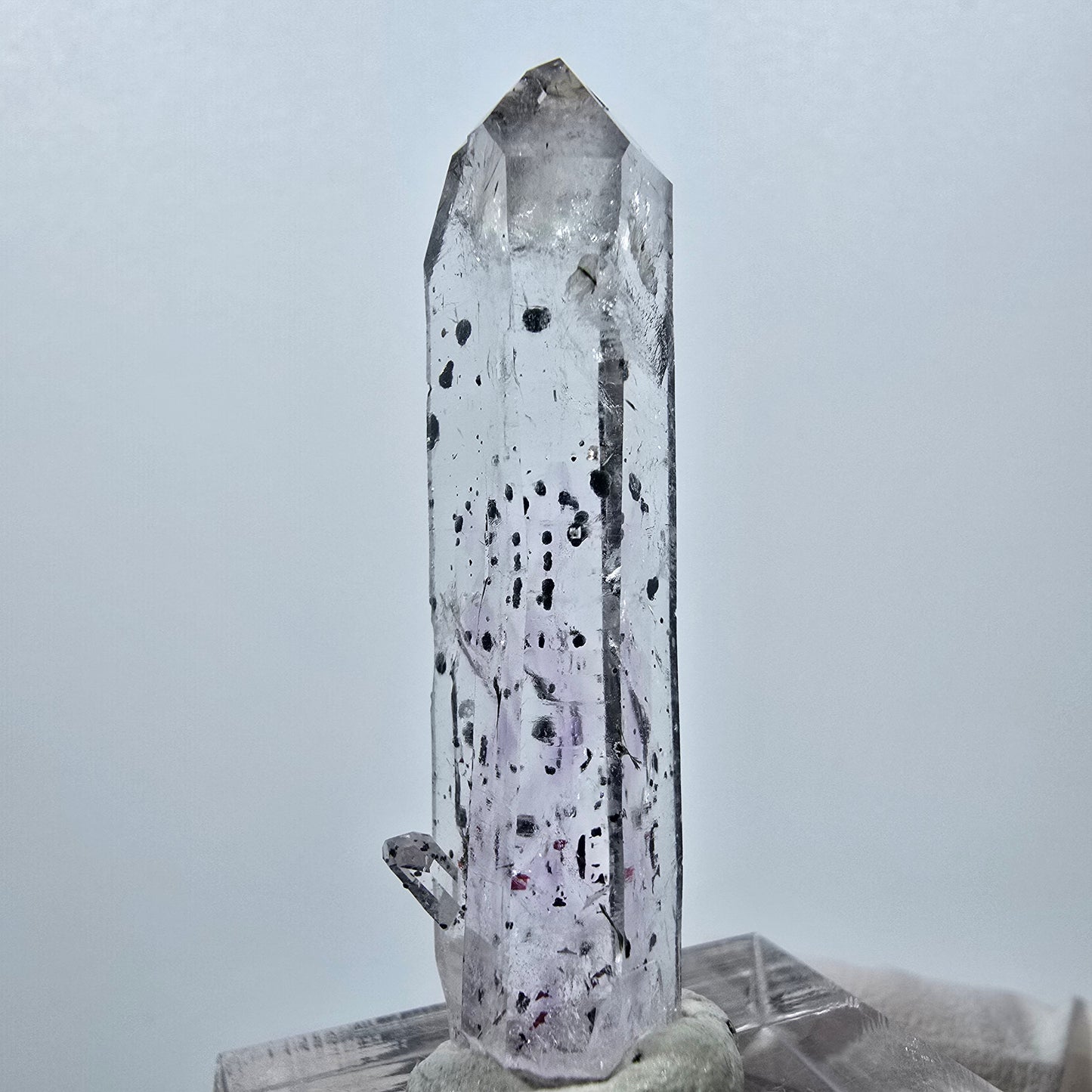 Quartz hématite transparent Point Streep Mine, Goboboseb, Namibie 42 x 12 x 10 mm
