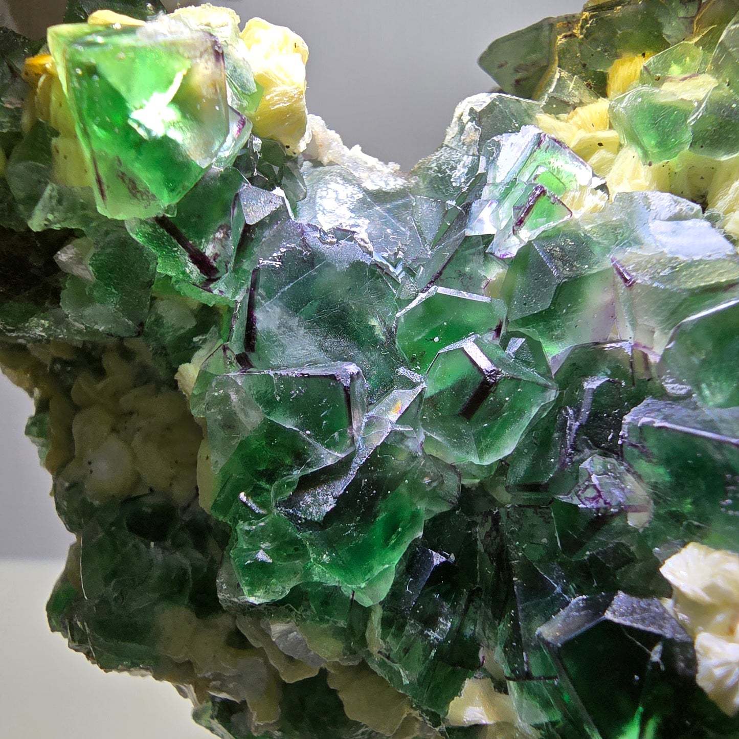 Fluorite fantôme XL, muscovite, hyalite, quartz fumé, tourmaline Schörl, Erongo, Namibie, 134 x 100 x 77 mm