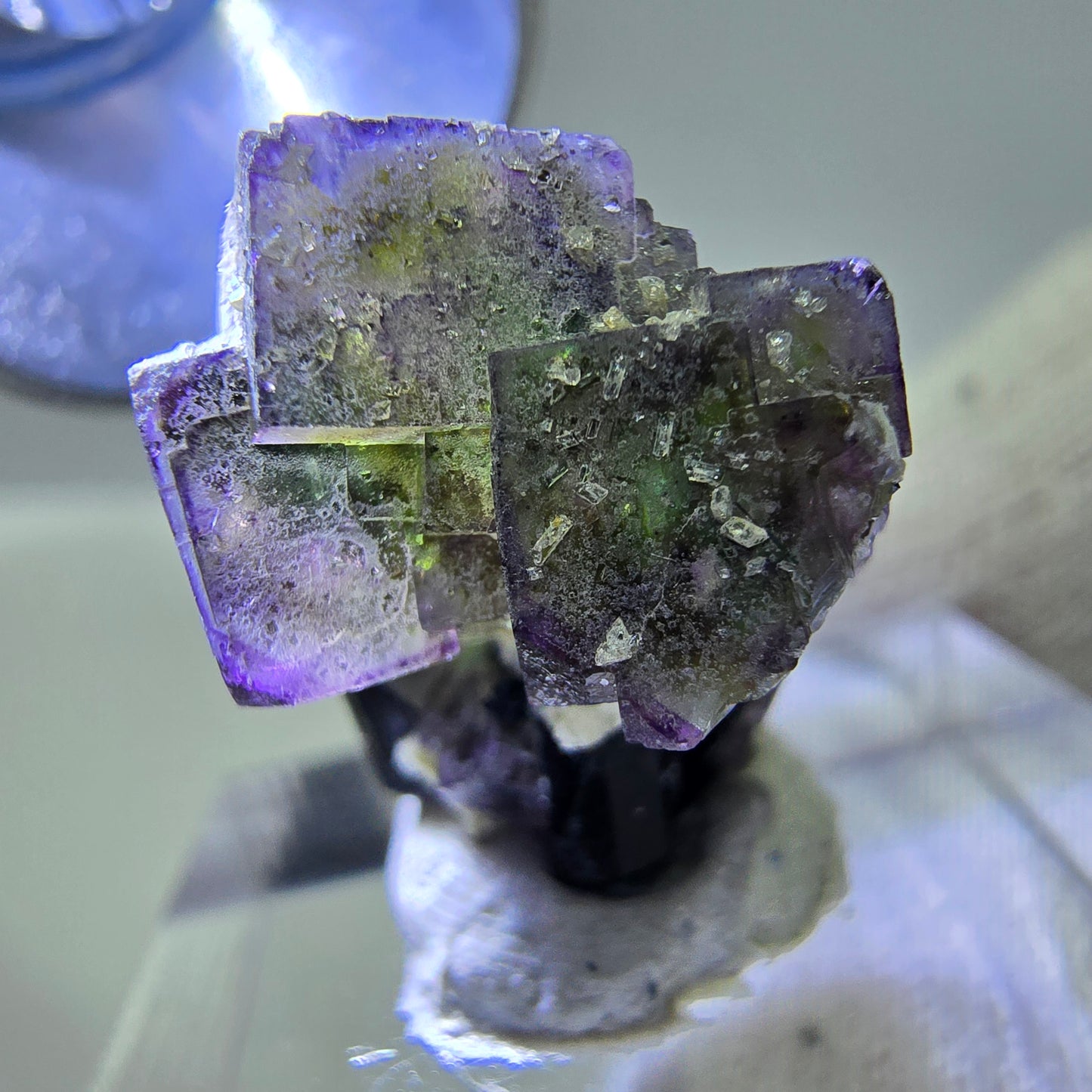 Fluorite fantôme colorée, Spécimen de tourmaline muscovite Schorl, Erongo, Namibie, 20 x 16 x 16 mm
