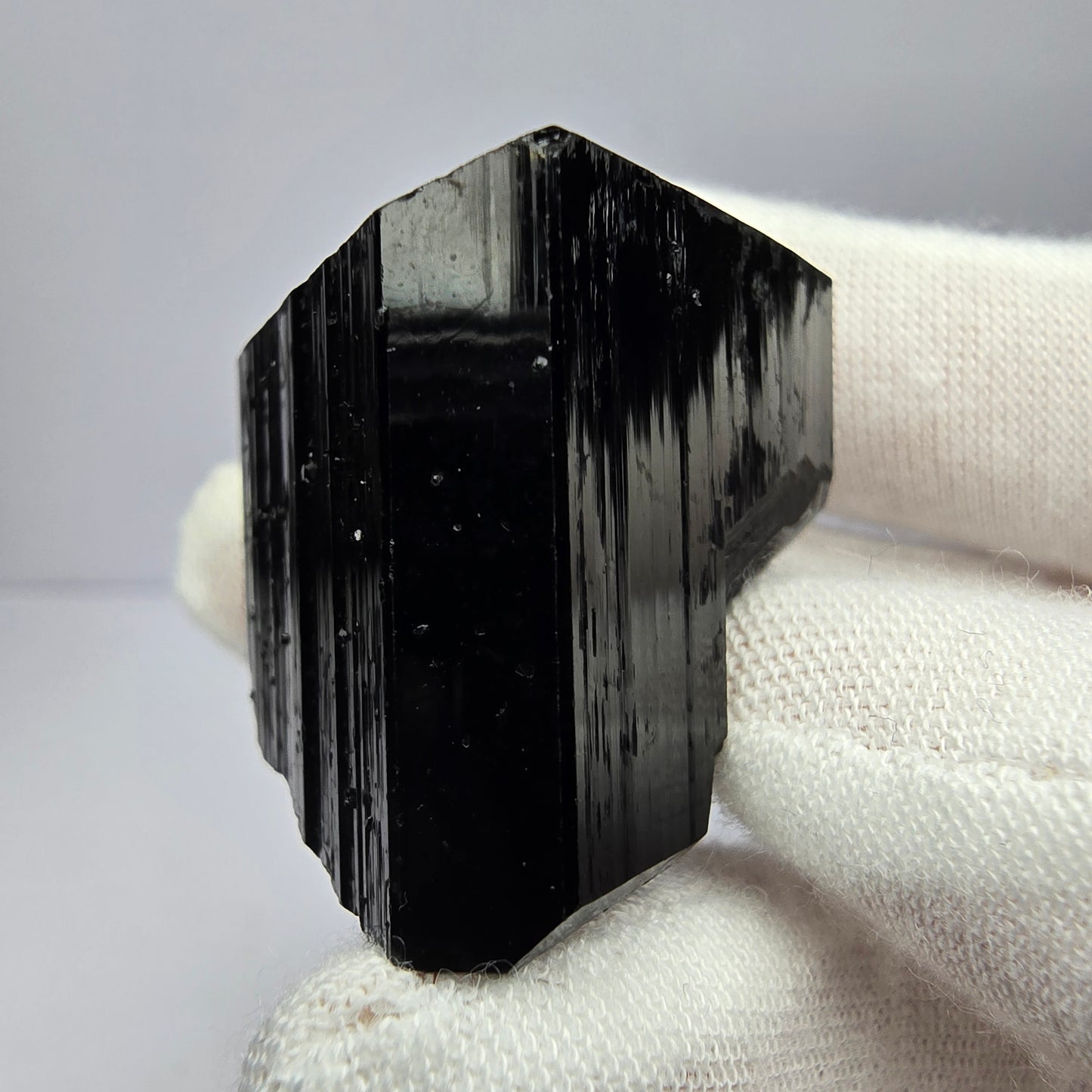 Symmetrischer Schörl Turmalin mit Hyalit Erongo, Namibia 40*30*27mm Sammlung