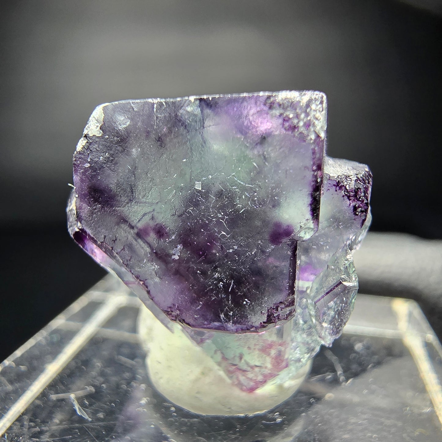Klarer Phantom Fluorit Würfel lila grün mit Hyalit Erongo Namibia 18*16*14mm