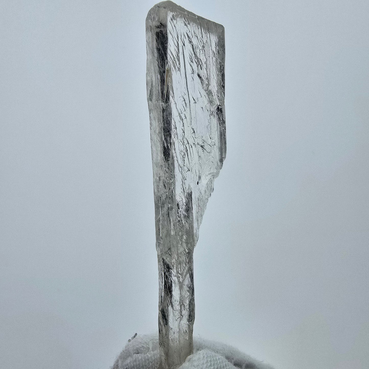 Seltener Kunzit X Spodumen Kristall weiß UV Mineral 66*14*4mm aus Brasilien
