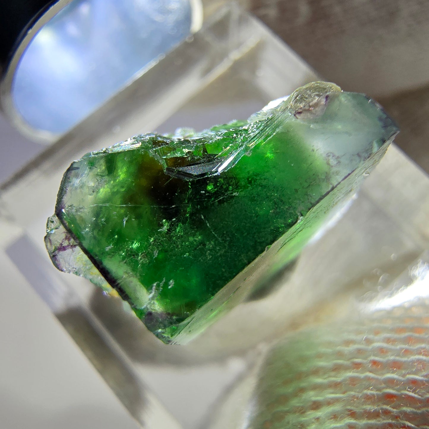 Cube de fluorite fantôme, muscovite et hyalite, spécimen d'Erongo, Namibie, 16 x 15 x 12 mm