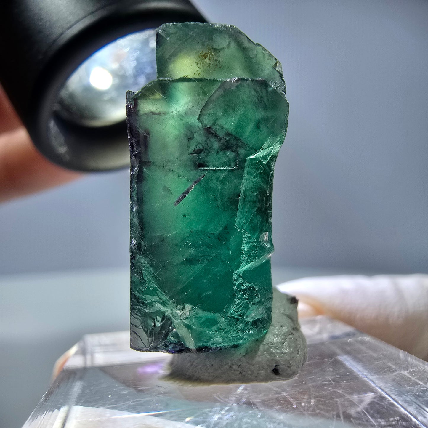 Rare cube de fluorite fantôme parqueté vert violet Okorusu Namibie 25*21*11mm