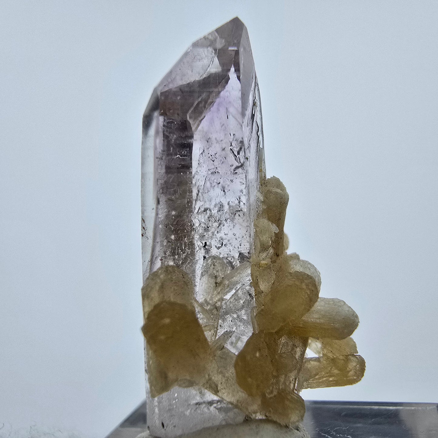 Enhydro Phantom Amethyst Kristall mit Stilbit Goboboseb, Namibia 32*17*14mm