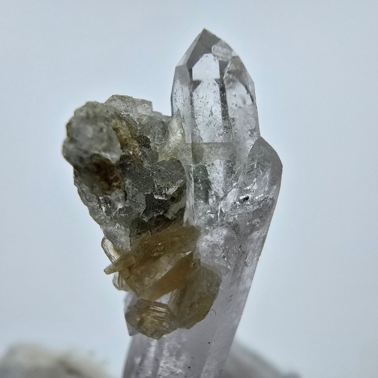 Phantom Amethyst Kristall mit Stilbit Goboboseb, Namibia 47*15*13mm Sammlung