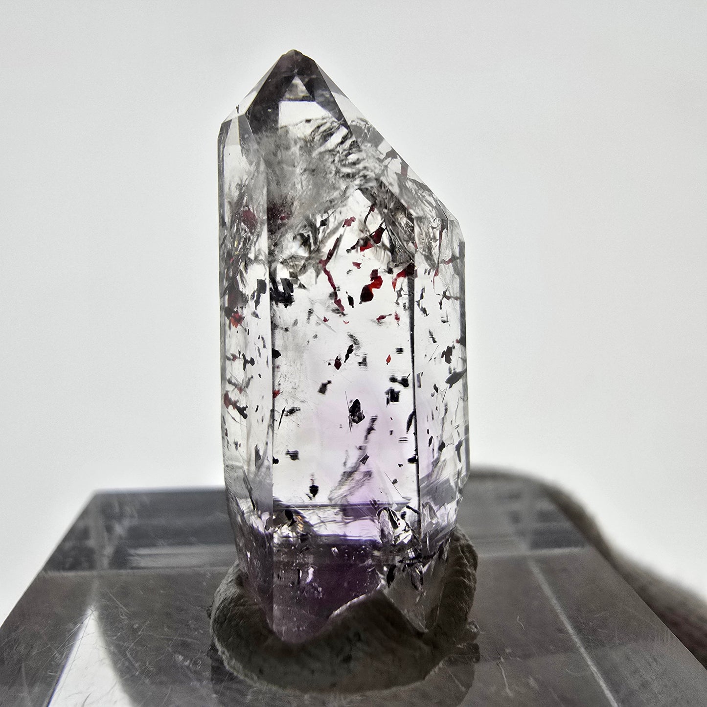 Mine d'améthyste Harlequin Phantom Point Streep, Goboboseb, Namibie, 25 x 10 x 10 mm