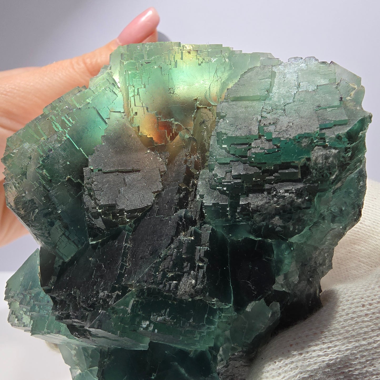 Grand cube de fluorite fantôme vert étagé Okorusu Namibie 100 x 68 x 42 mm