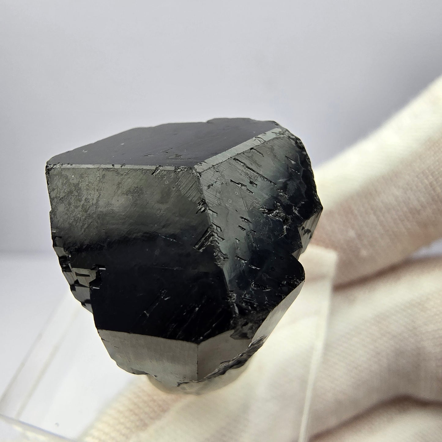 Symmetrischer Schörl Turmalin schwarz glänzend Erongo, Namibia 24*21*20mm