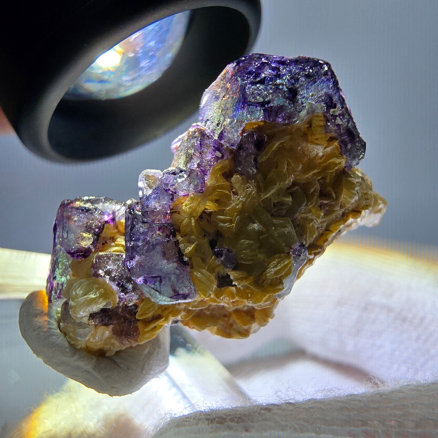 Bunte Phantom Fluorit Würfel, Muskovit Stufe Erongo, Namibia 32*17*15mm