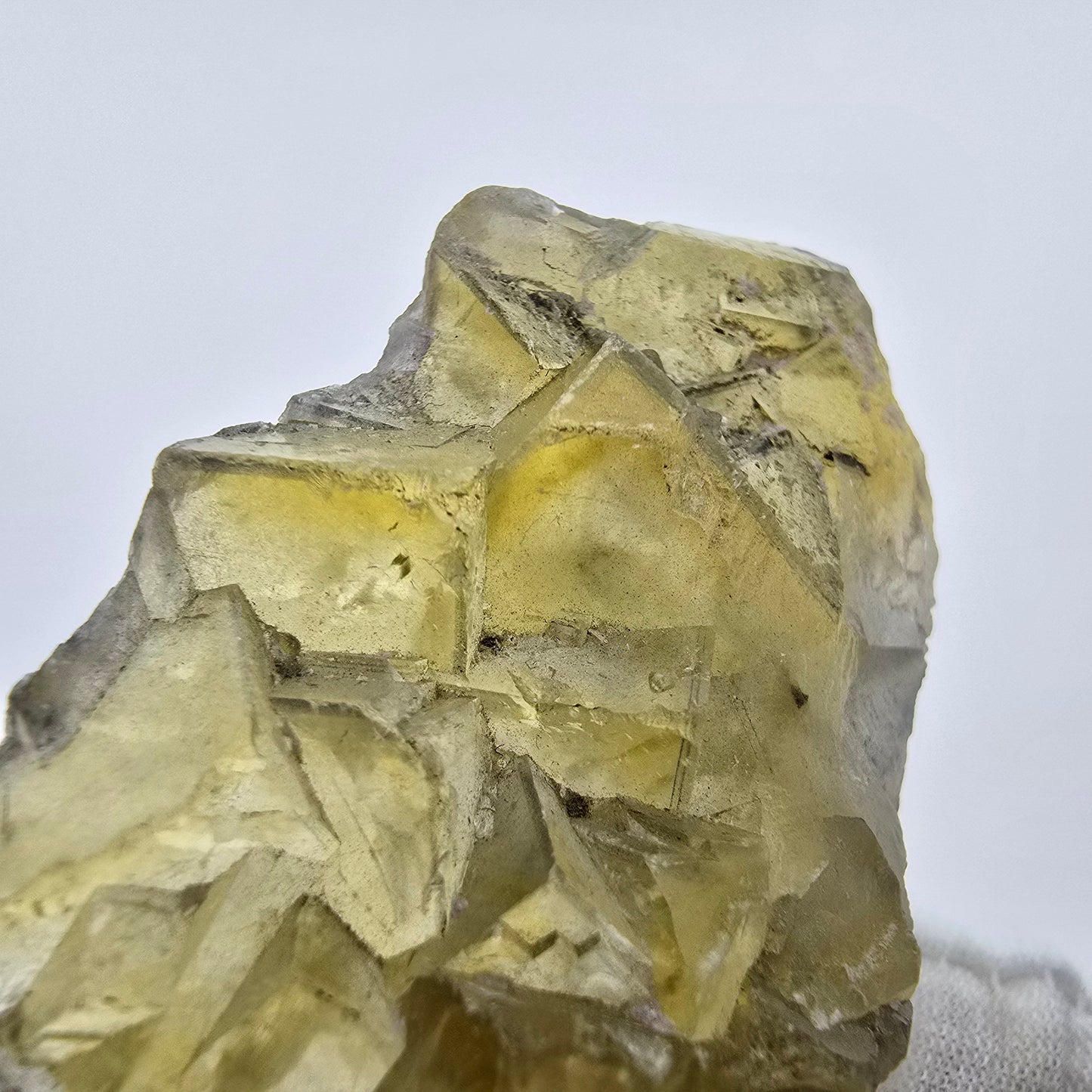 Klare Phantom Fluorit Würfel Stufe gelb Okorusu, Namibia 73*37*13mm Sammlung