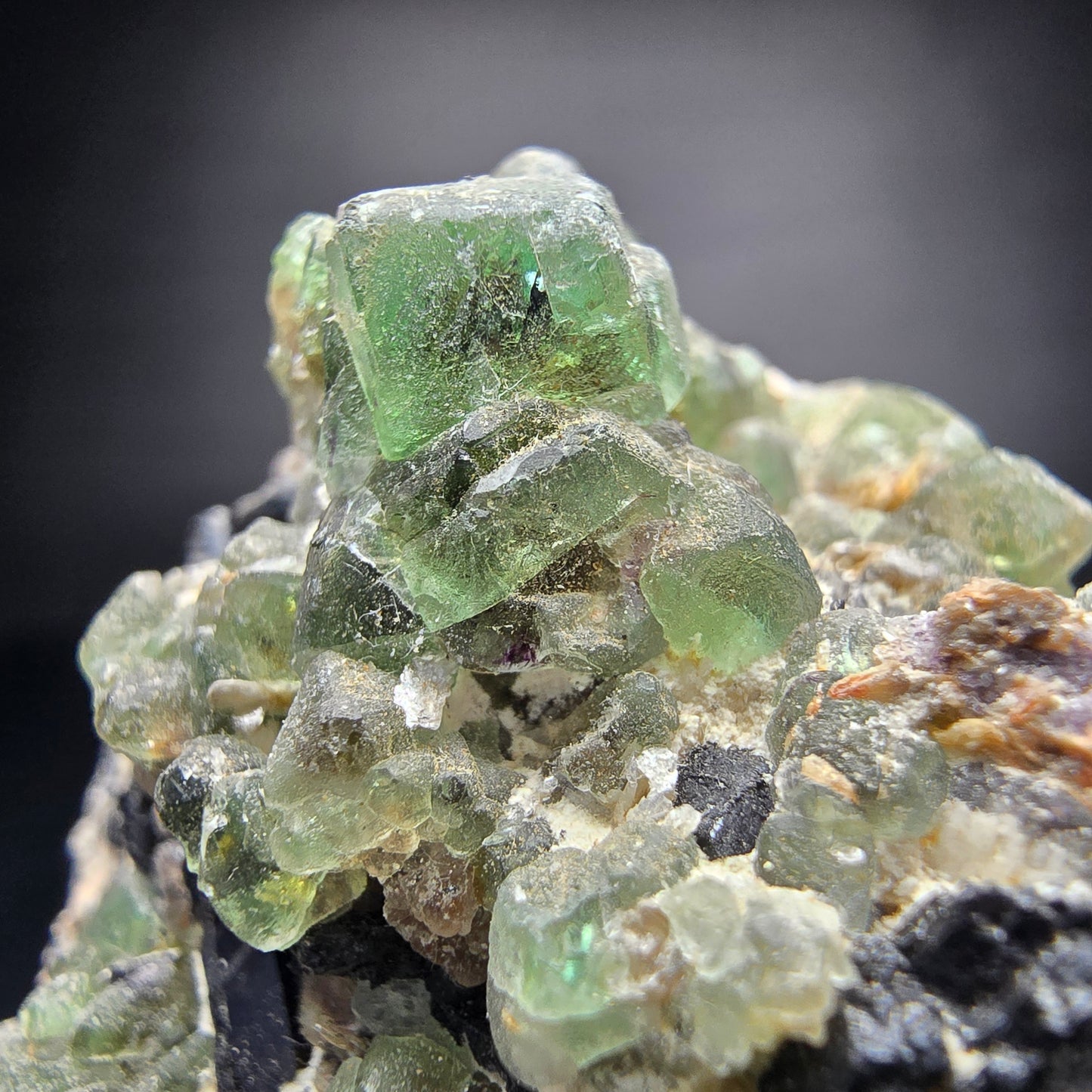 Grande fluorite fantôme, tourmaline Schörl, stade muscovite Erongo Namibie 82*51*58mm