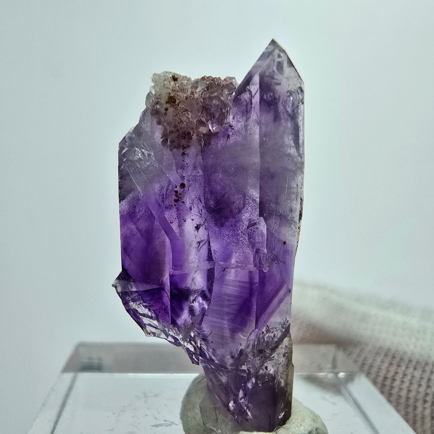 Cristal de sceptre d'améthyste fantôme Goboboseb, Namibie 27*11*8mm Collection de minéraux
