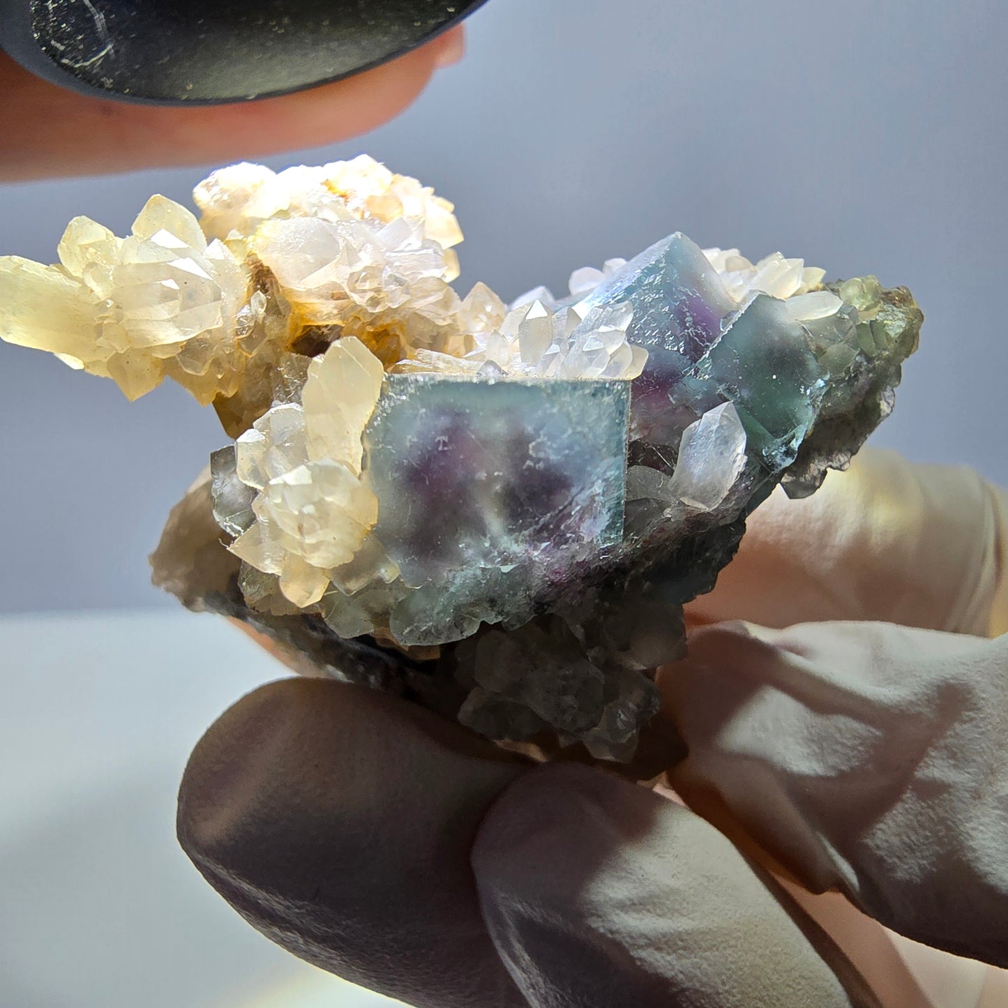 Rare cube de fluorite fantôme, spécimen de quartz vert violet Okorusu Namibie 46 x 33 x 30 mm