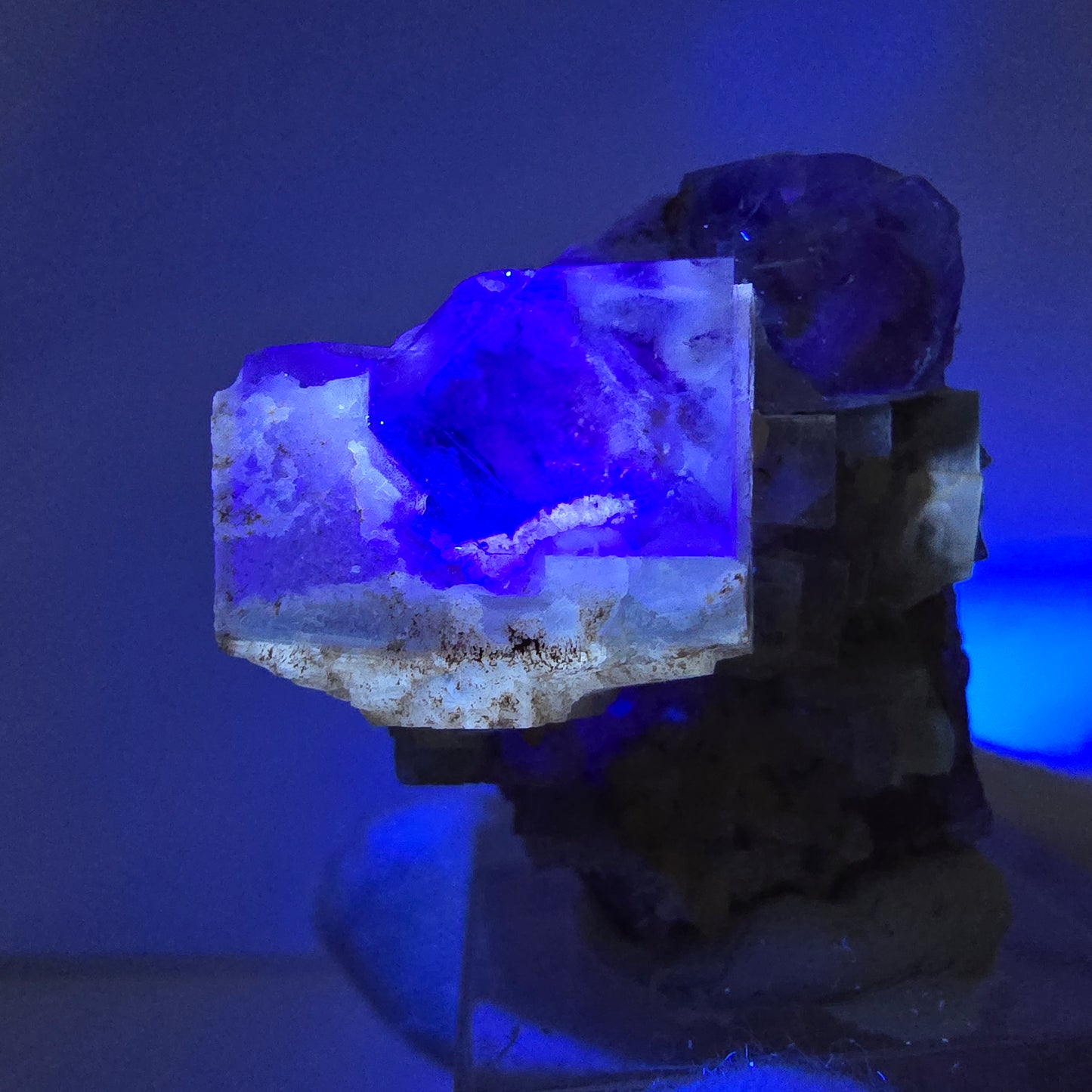 Seltene UV Phantom Fluorit Würfel, Quarz Stufe Brandberg, Namibia 32*31*16mm