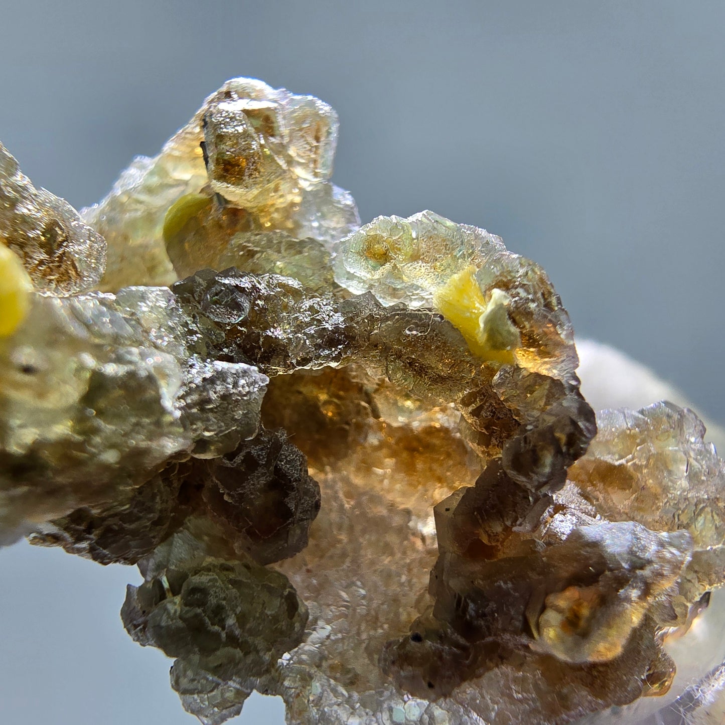 Phantom Fluorit Würfel, Hyalit, Muskovit Stufe Erongo, Namibia 44*28*27mm