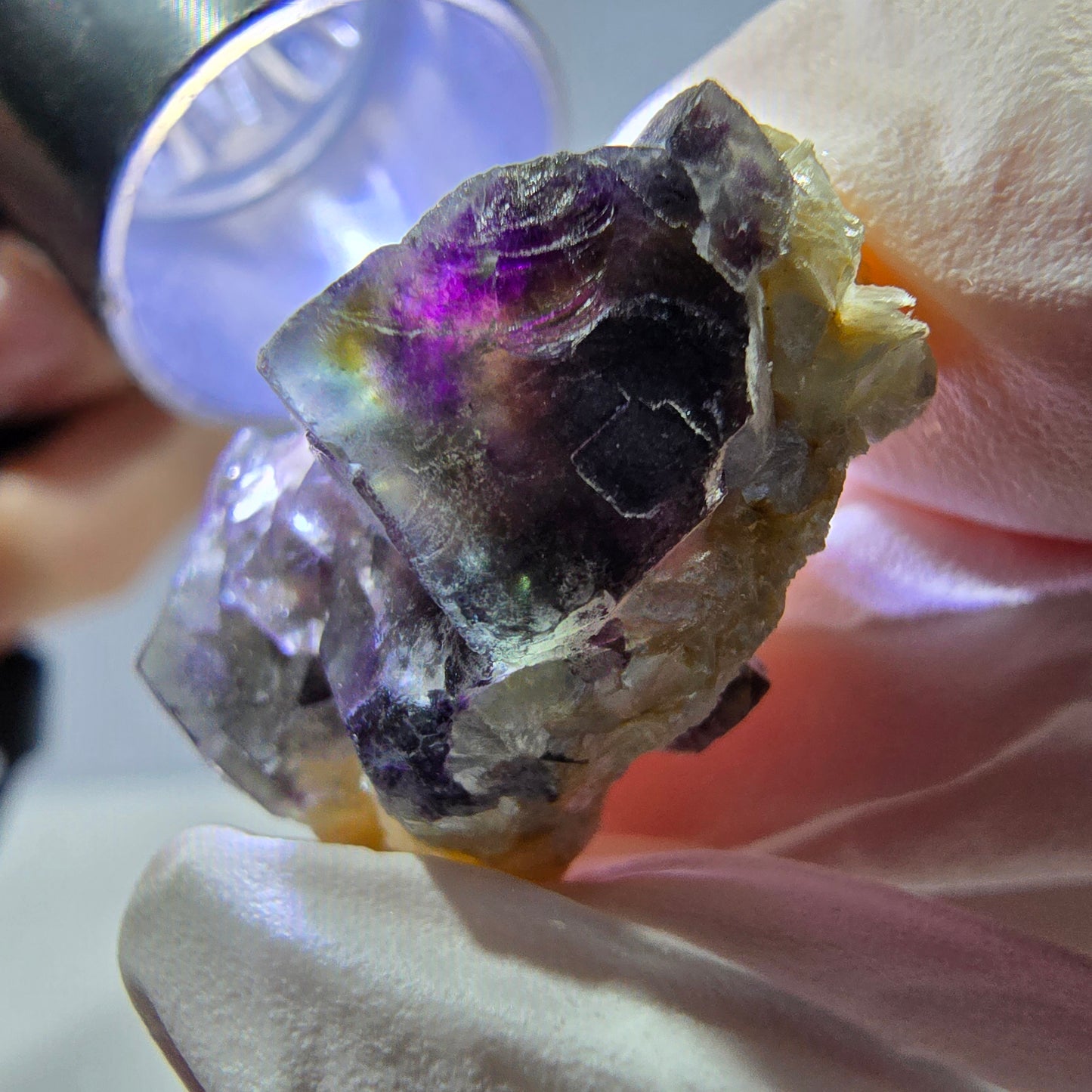 Cubes de fluorite fantôme colorés, spécimen de muscovite, Erongo, Namibie, 24 x 18 x 16 mm