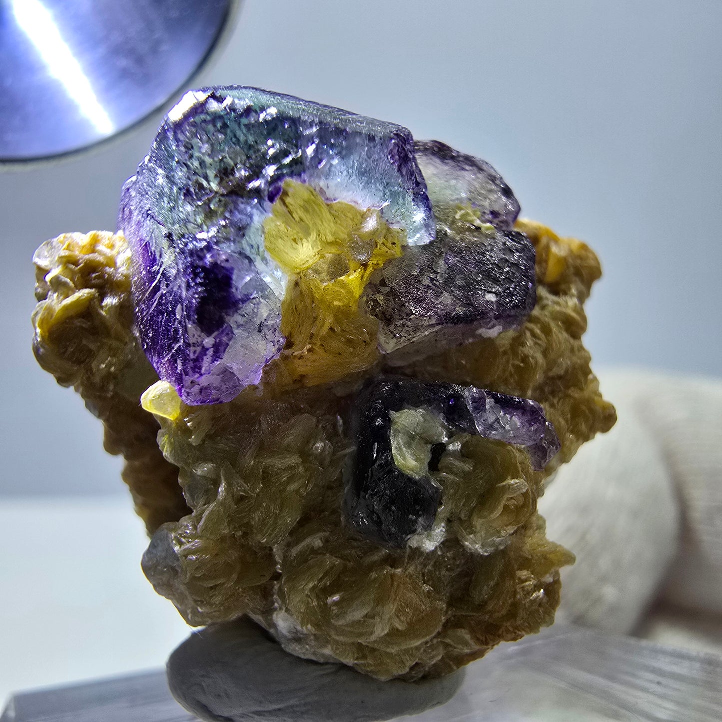 Bunte Phantom Fluorit, Muskovit, Orthoklas Stufe Erongo, Namibia 25*23*18mm