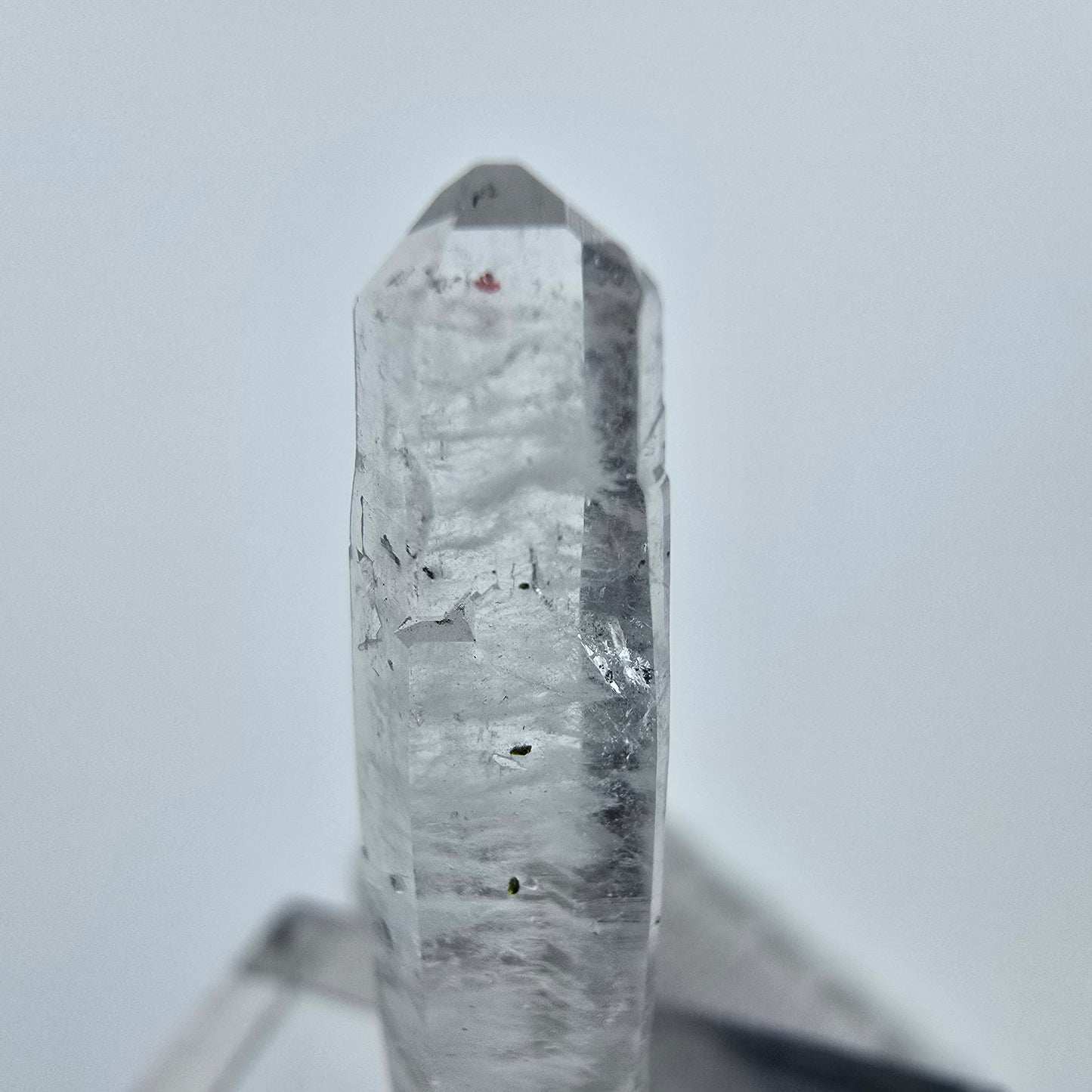 Flacher Quarz mit rotem Hämatit Valentine Pocket Goboboseb Namibia 30*6*4mm