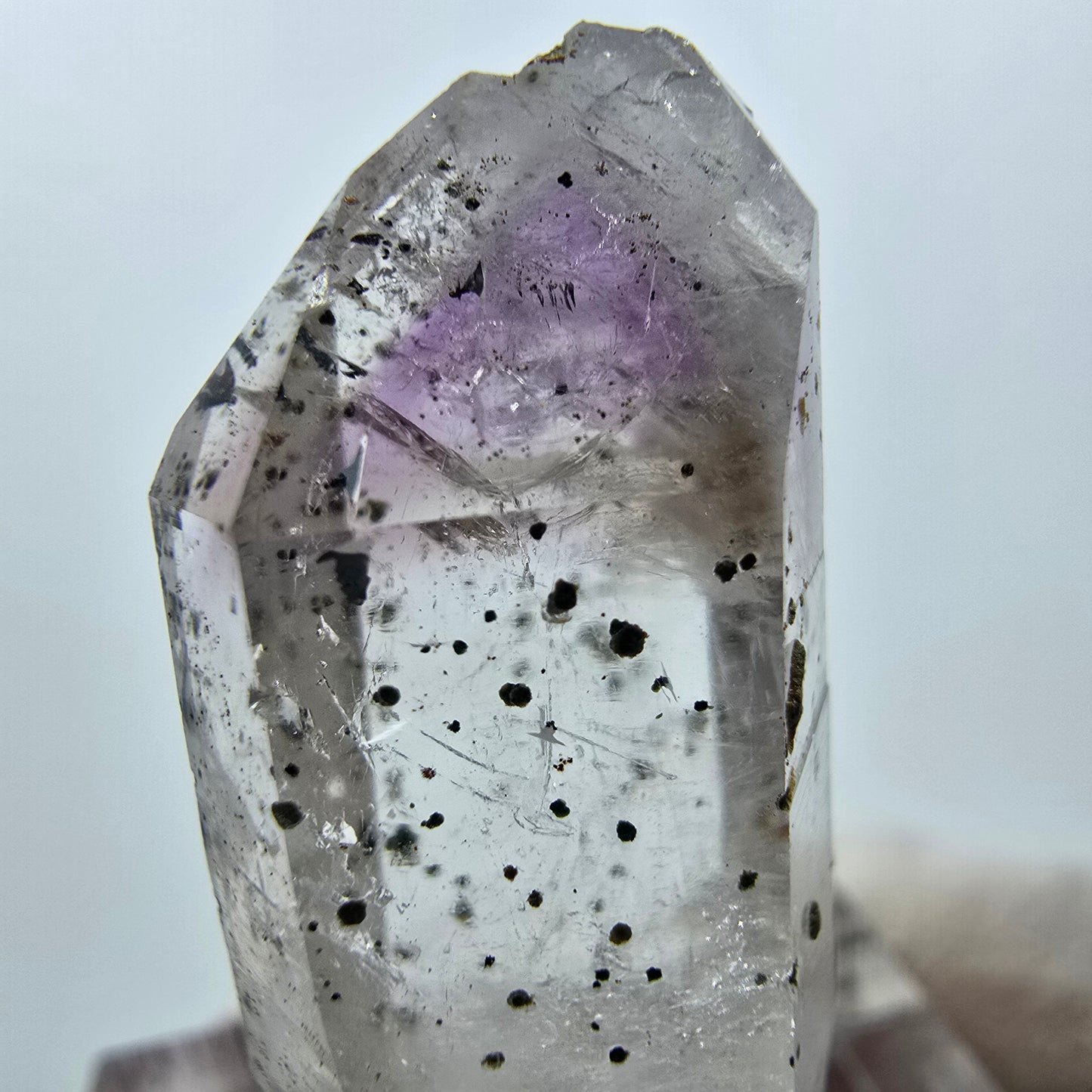 Améthyste fantôme avec hématite, mine Streep, Goboboseb, Namibie, 33 x 14 x 11 mm