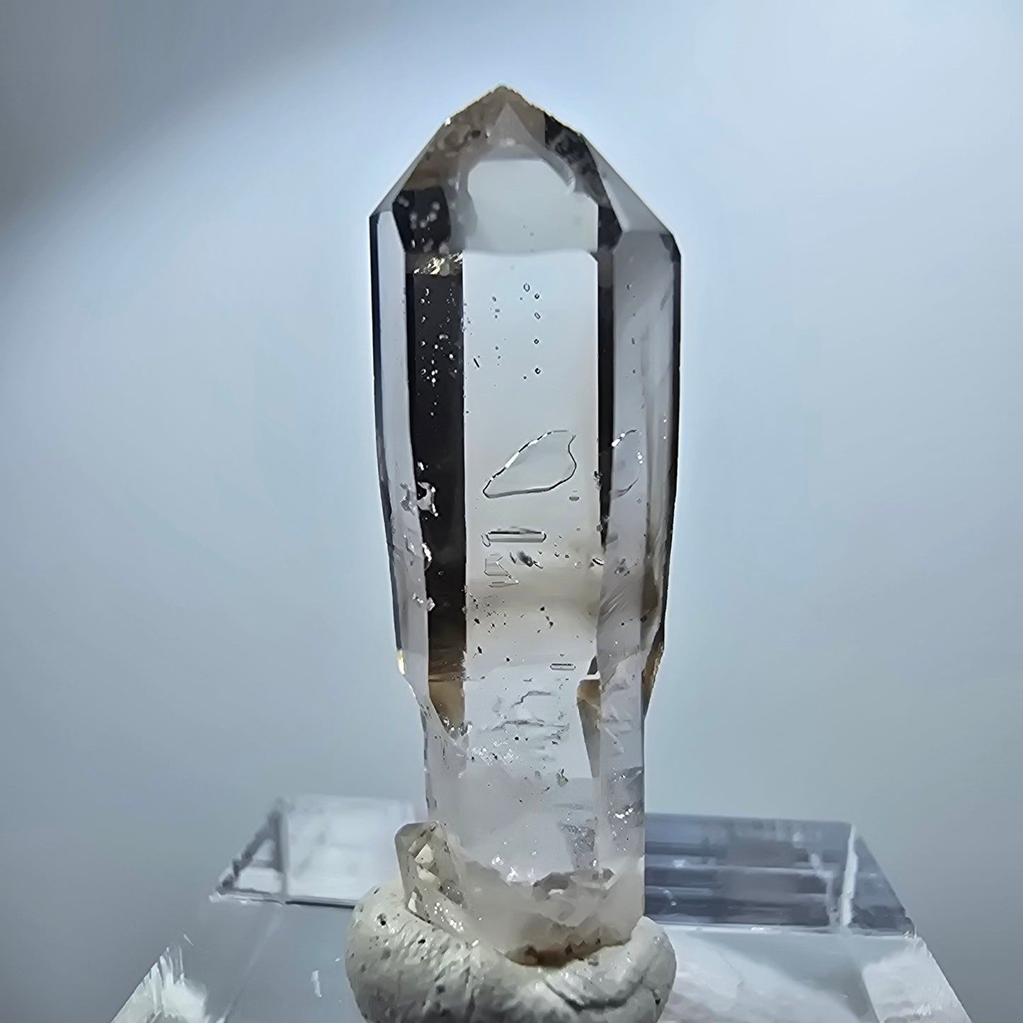 Pointe de sceptre en quartz fumé fantôme transparent, Goboboseb, Namibie, 31 x 8 x 8 mm