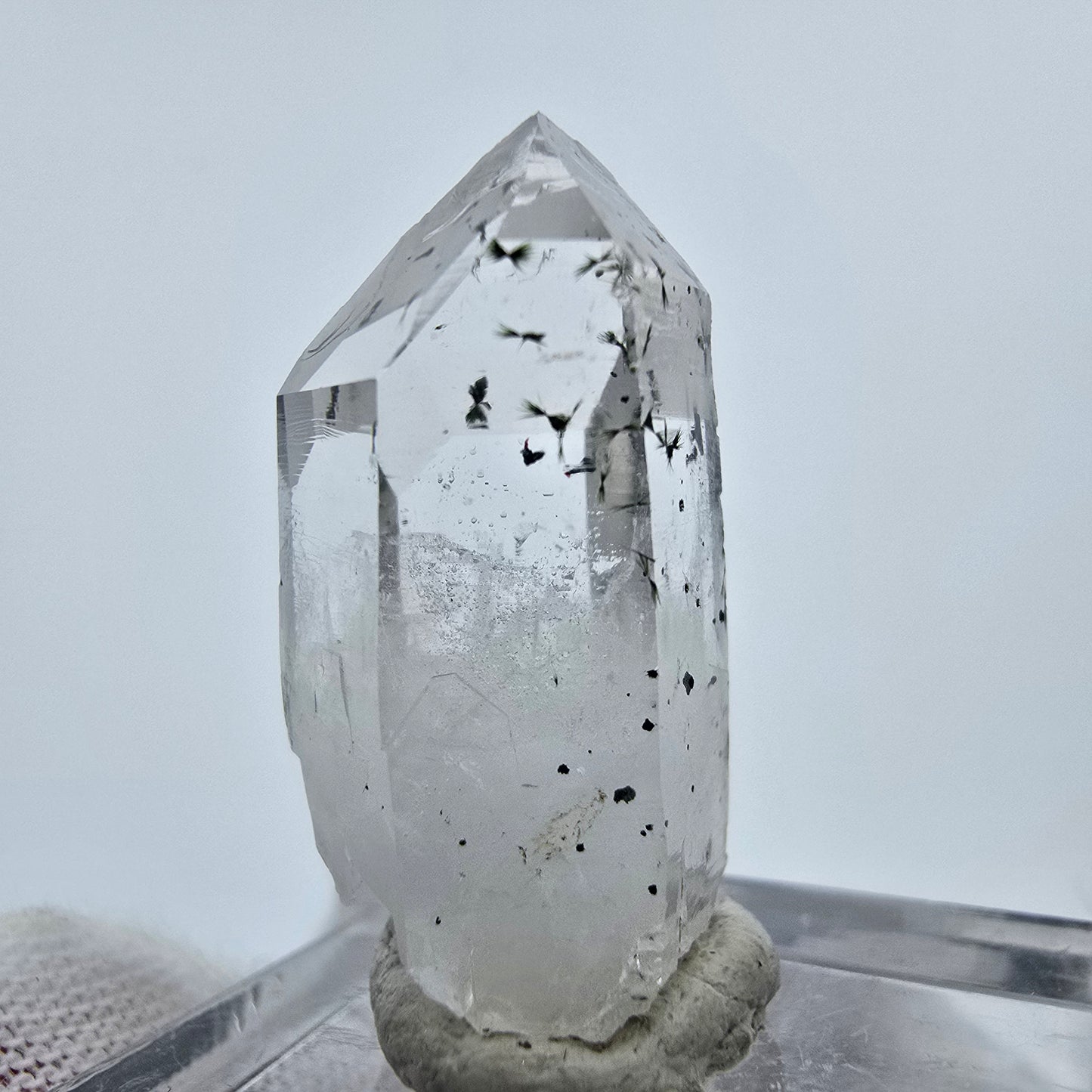 Klarer Quarz mit Hämatit, Epidot Sterne Streep Mine Goboboseb Namibia 27*13*11mm