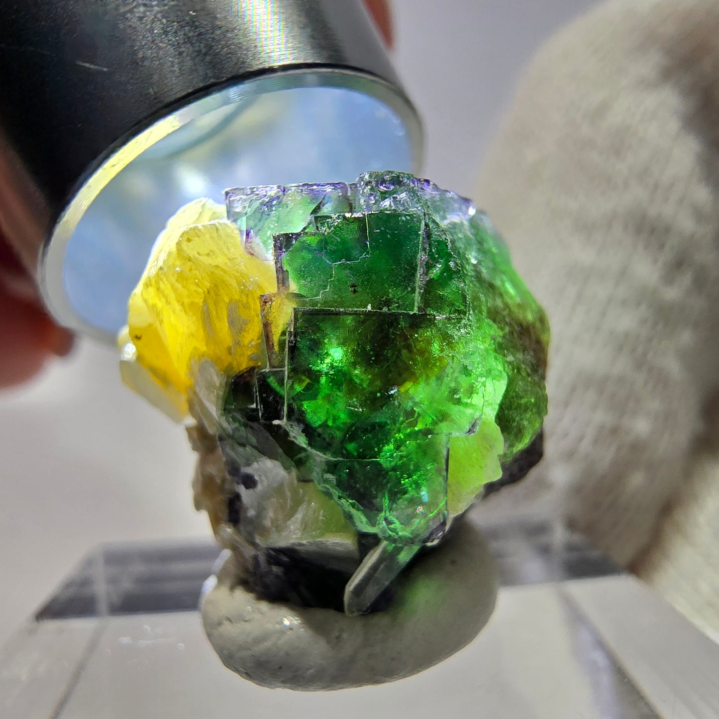 Cube de fluorite fantôme zonal, muscovite, spécimen d'hyalite, Erongo, Namibie, 18 x 19 x 17 mm