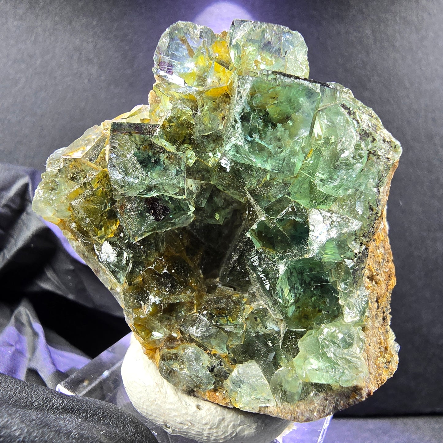 Rare Fluorite XX cube niveau vert avec inclusions 41*37*20mm Okorusu Namibie