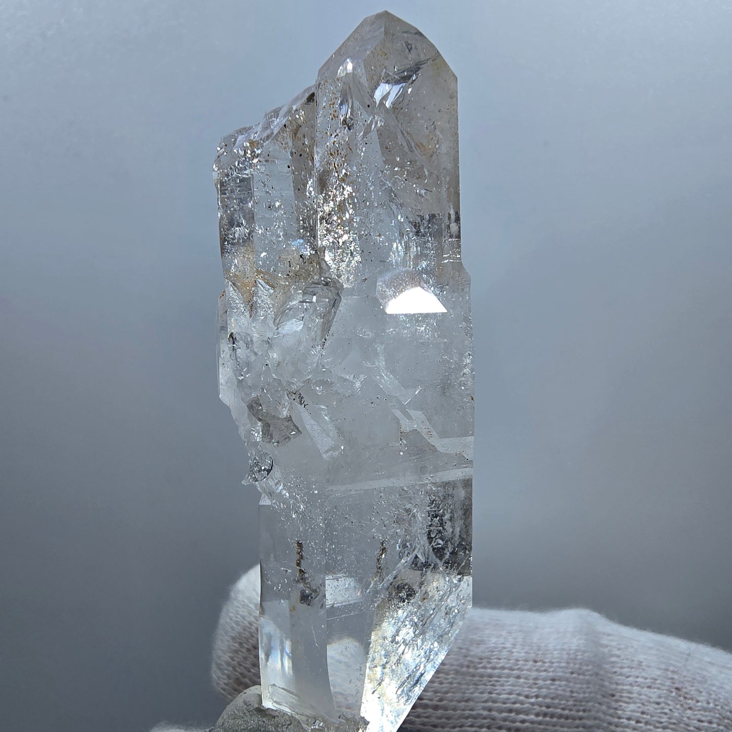 Goboboseb de poche en quartz fumé fantôme lémurien, squelette DT Stage Valentine, Namibie, 64 x 23 x 21 mm