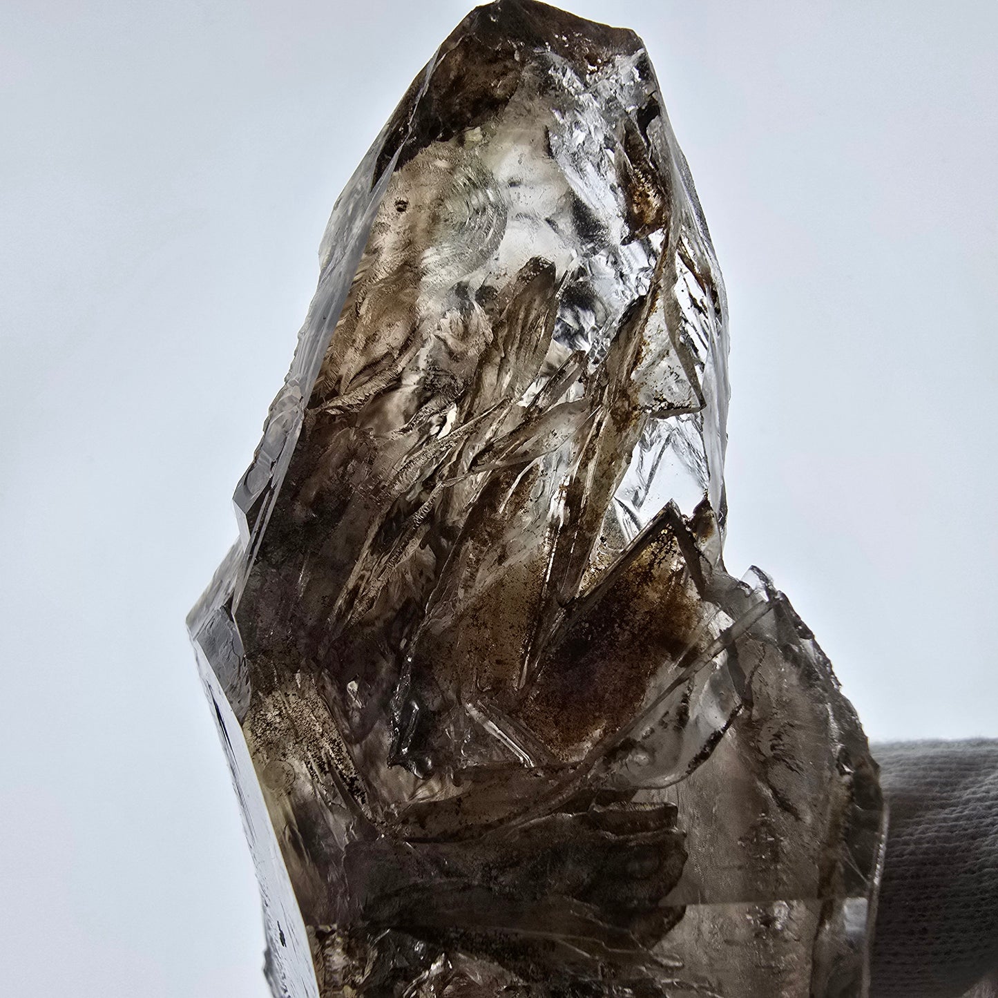 Sceptre de poche Saint-Valentin en quartz fumé fantôme squelette, Namibie 122 x 72 x 32 mm