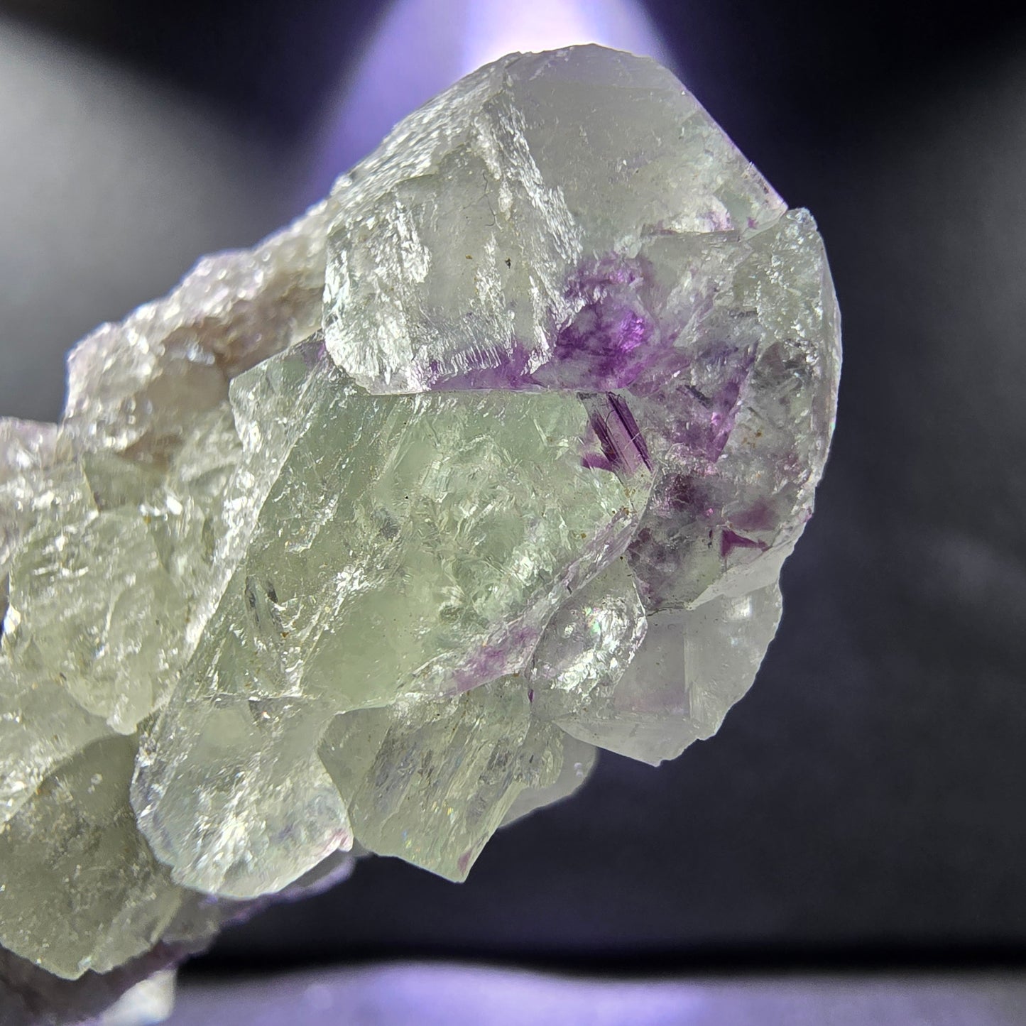 Seltene Zonare Fluorit XX Würfel Stufe grün lila 56*24*11mm aus Okorusu, Namibia